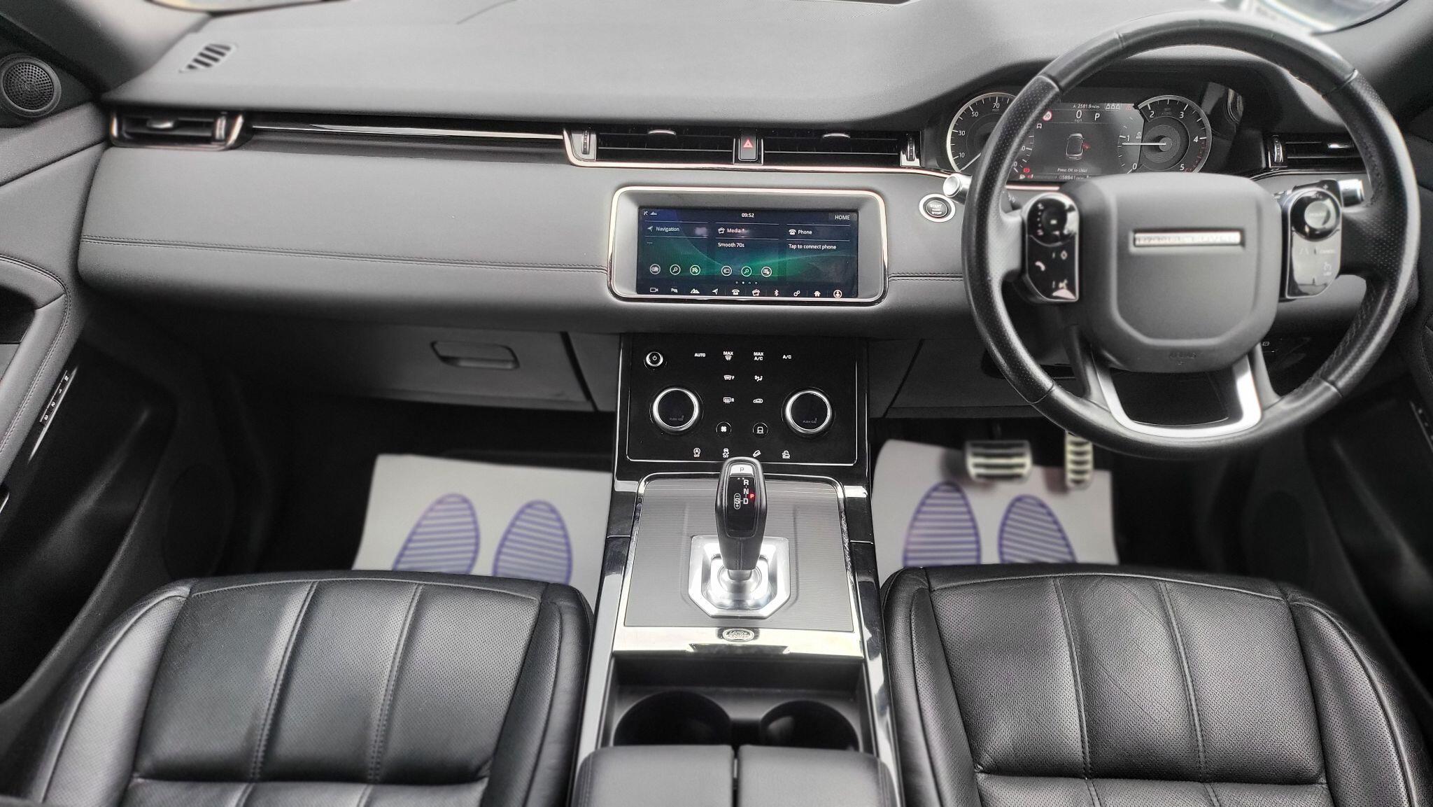 Land Rover Discovery Sport view 11