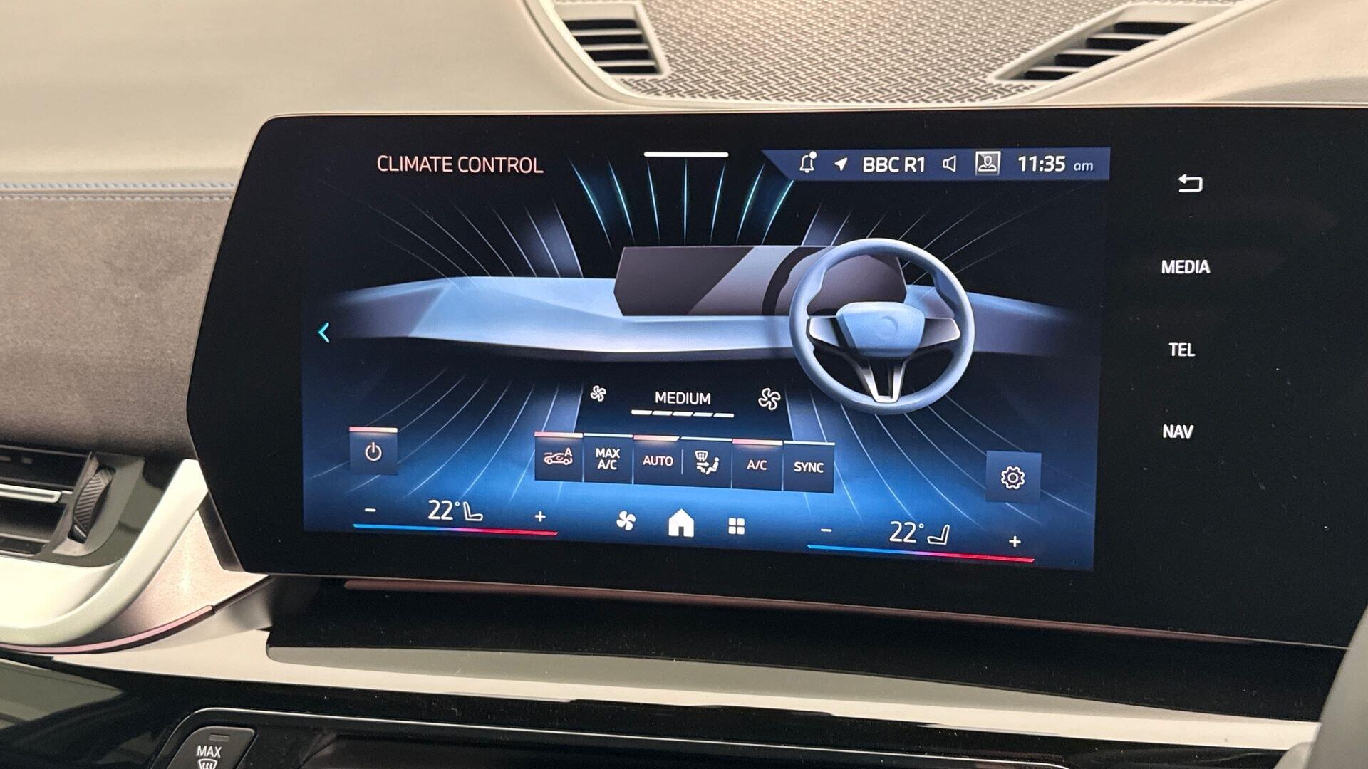 BMW Ix1 view 25