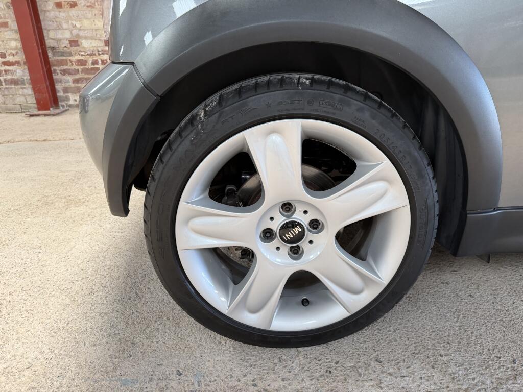 Mini Hatch view 31