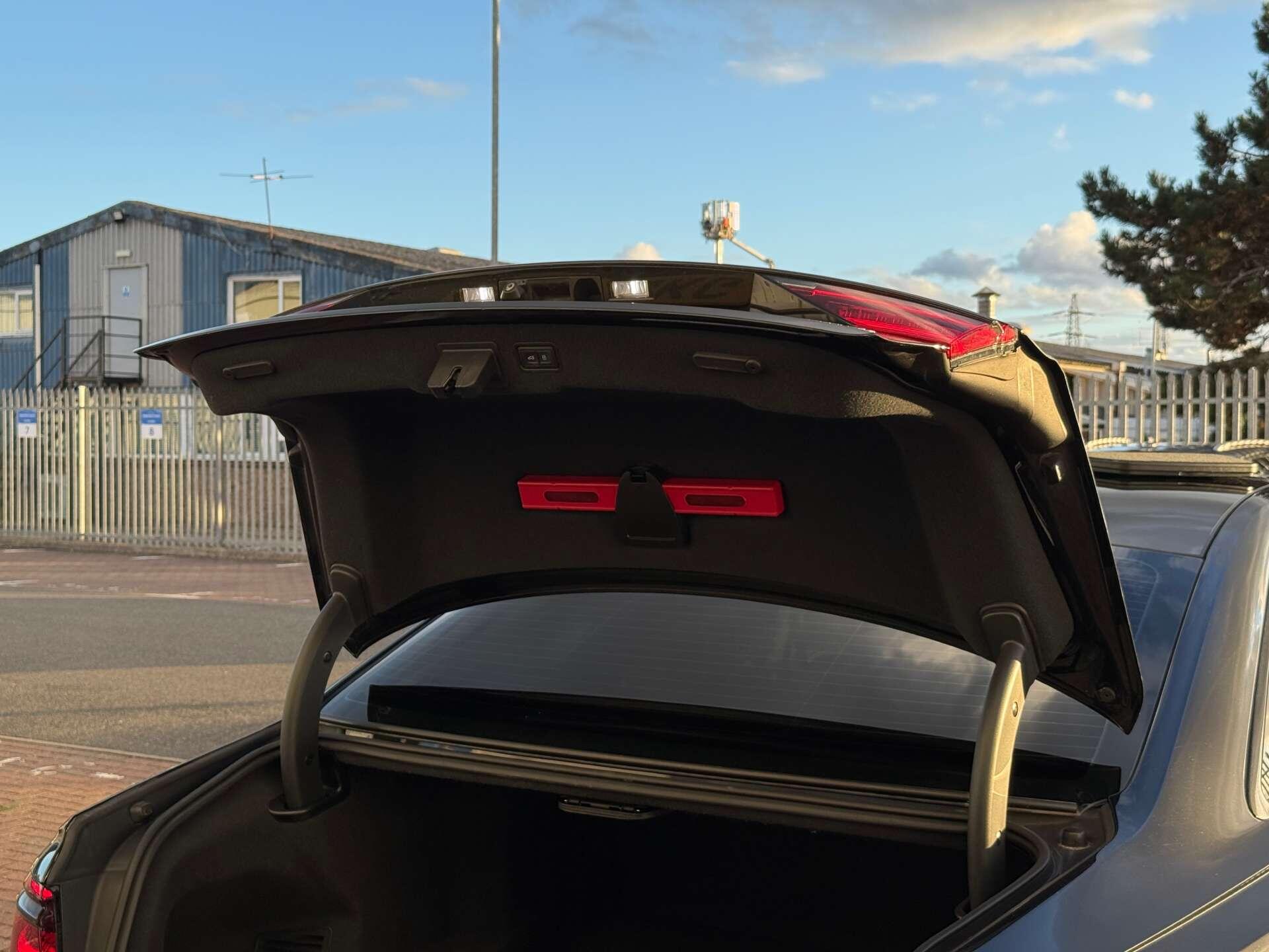 Audi A8 view 27