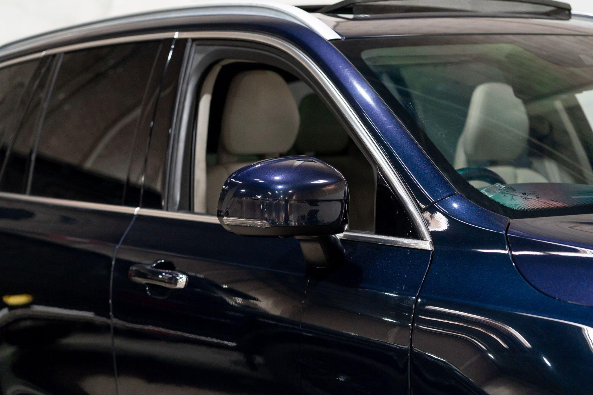 Volvo XC90 view 10