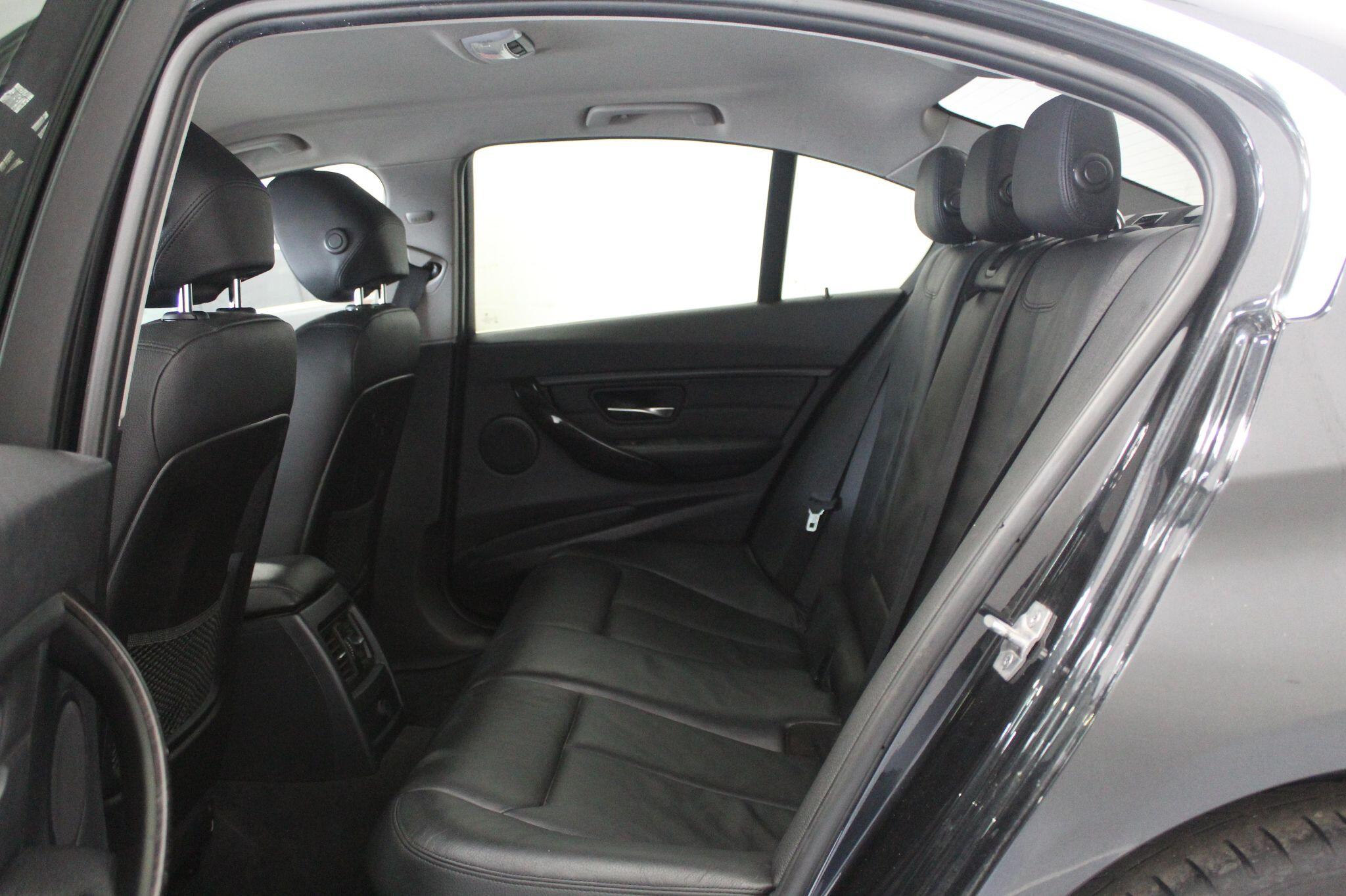 BMW 3 Series view 48