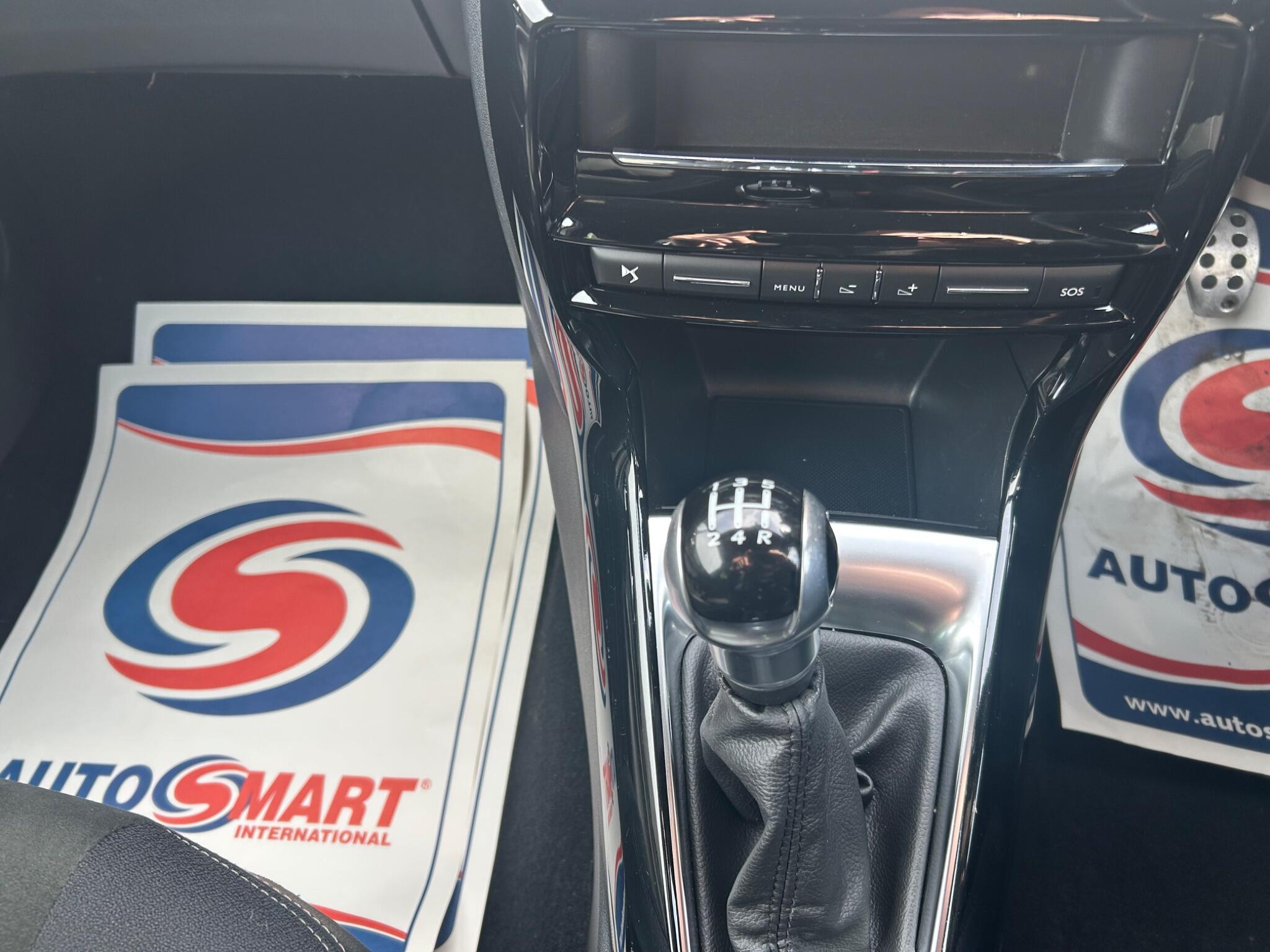 DS Automobiles DS 3 view 15