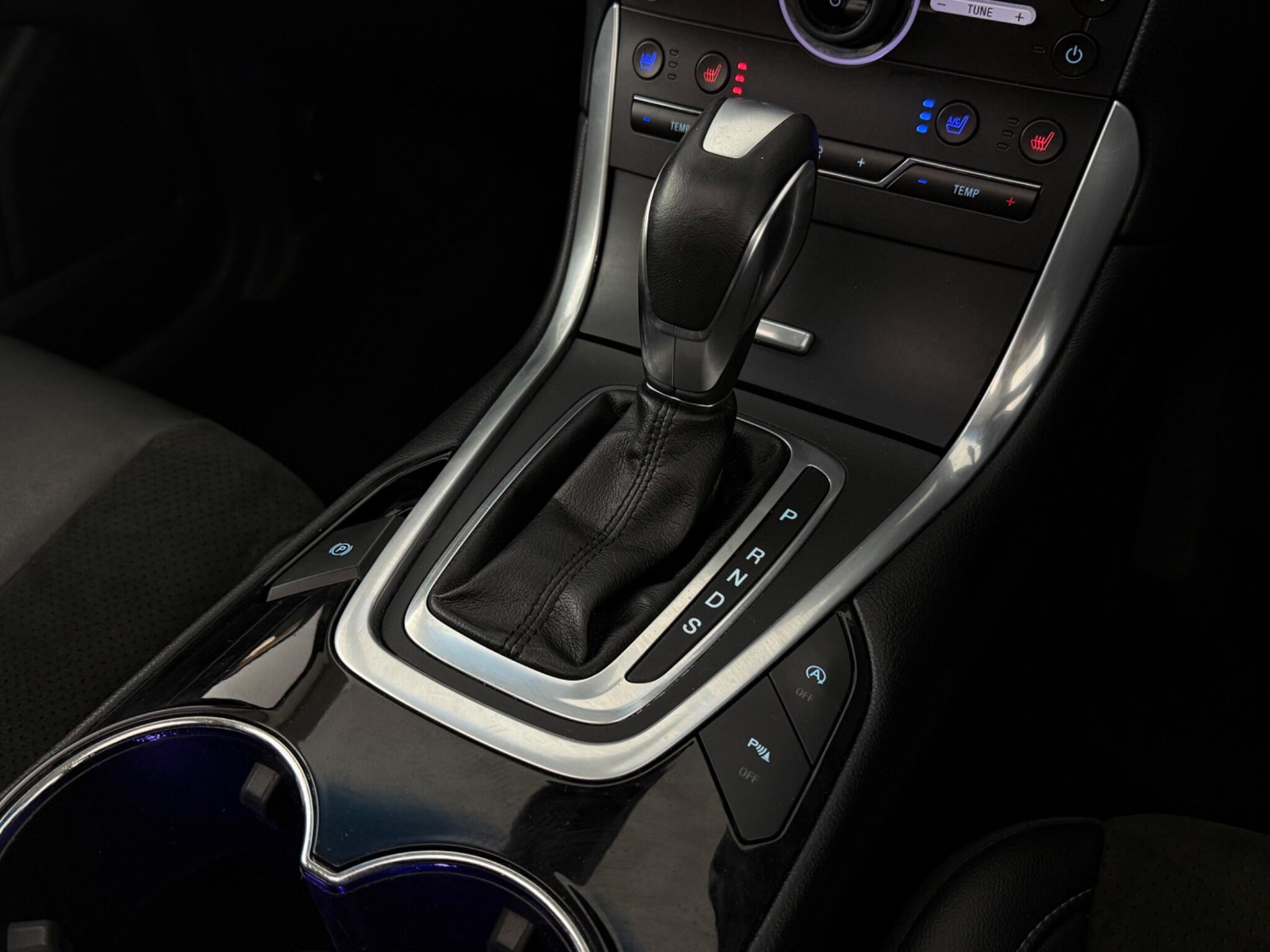 Ford Edge view 18
