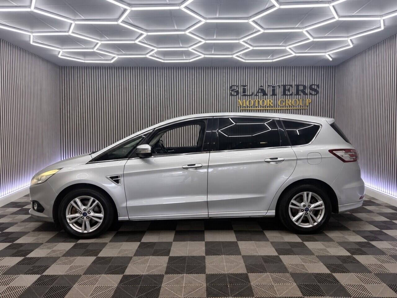 Ford S-Max view 27