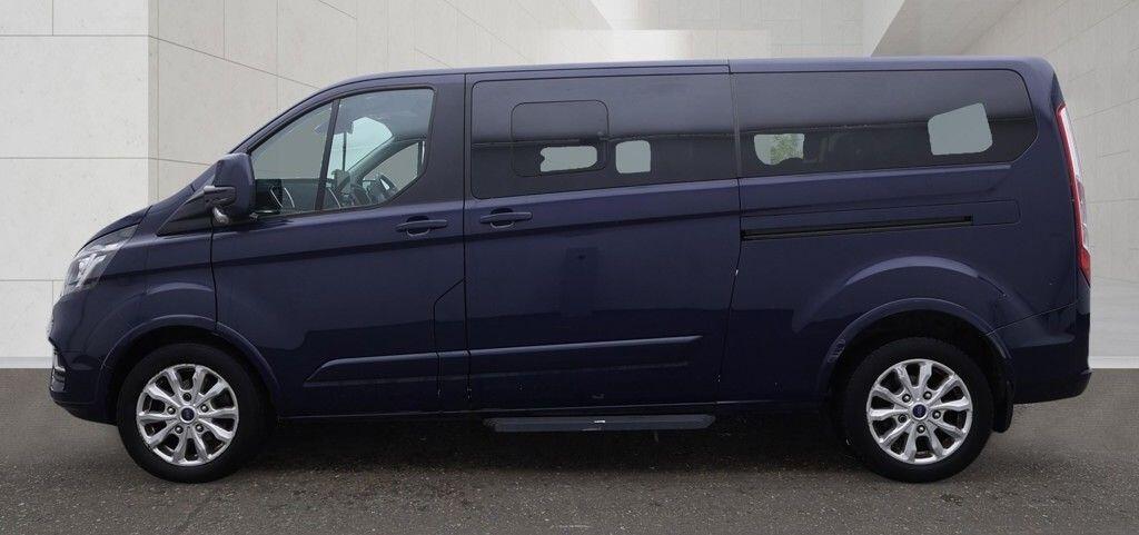 Ford Tourneo Custom view 3