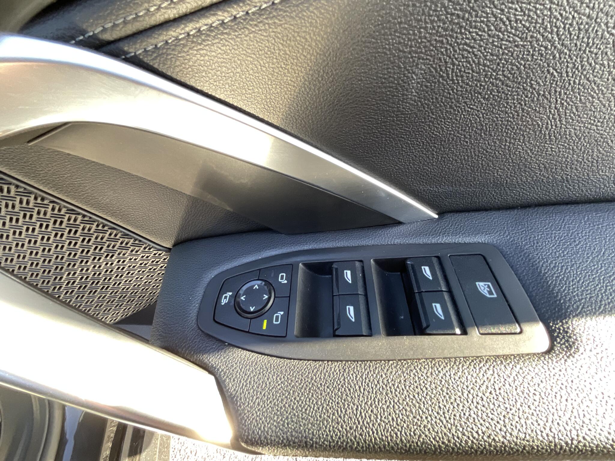 BMW Ix1 view 40
