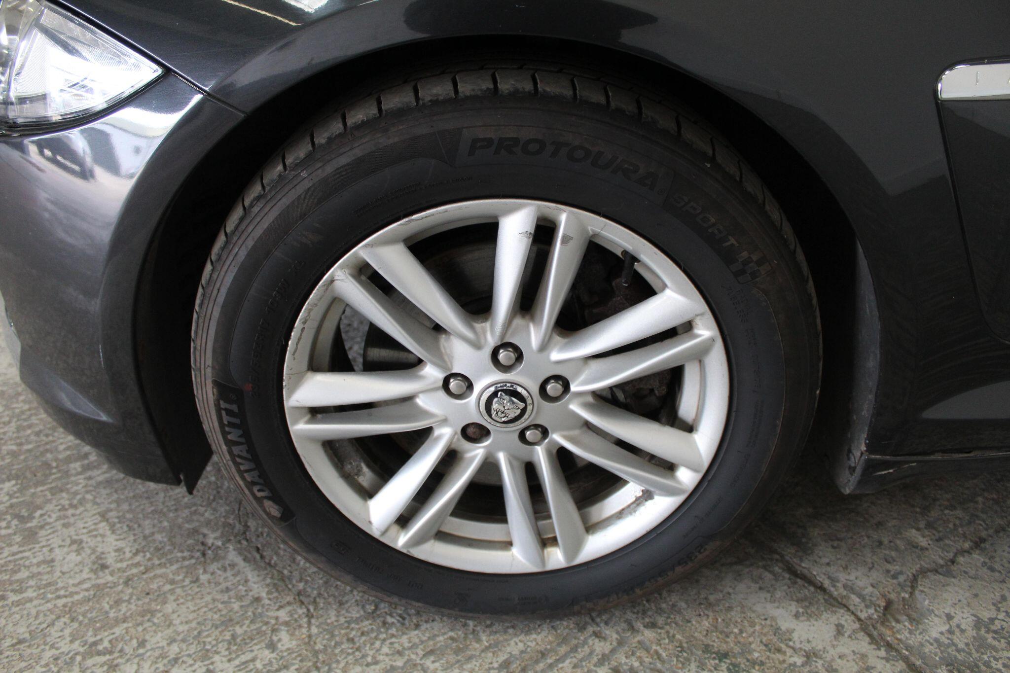Jaguar XF view 56