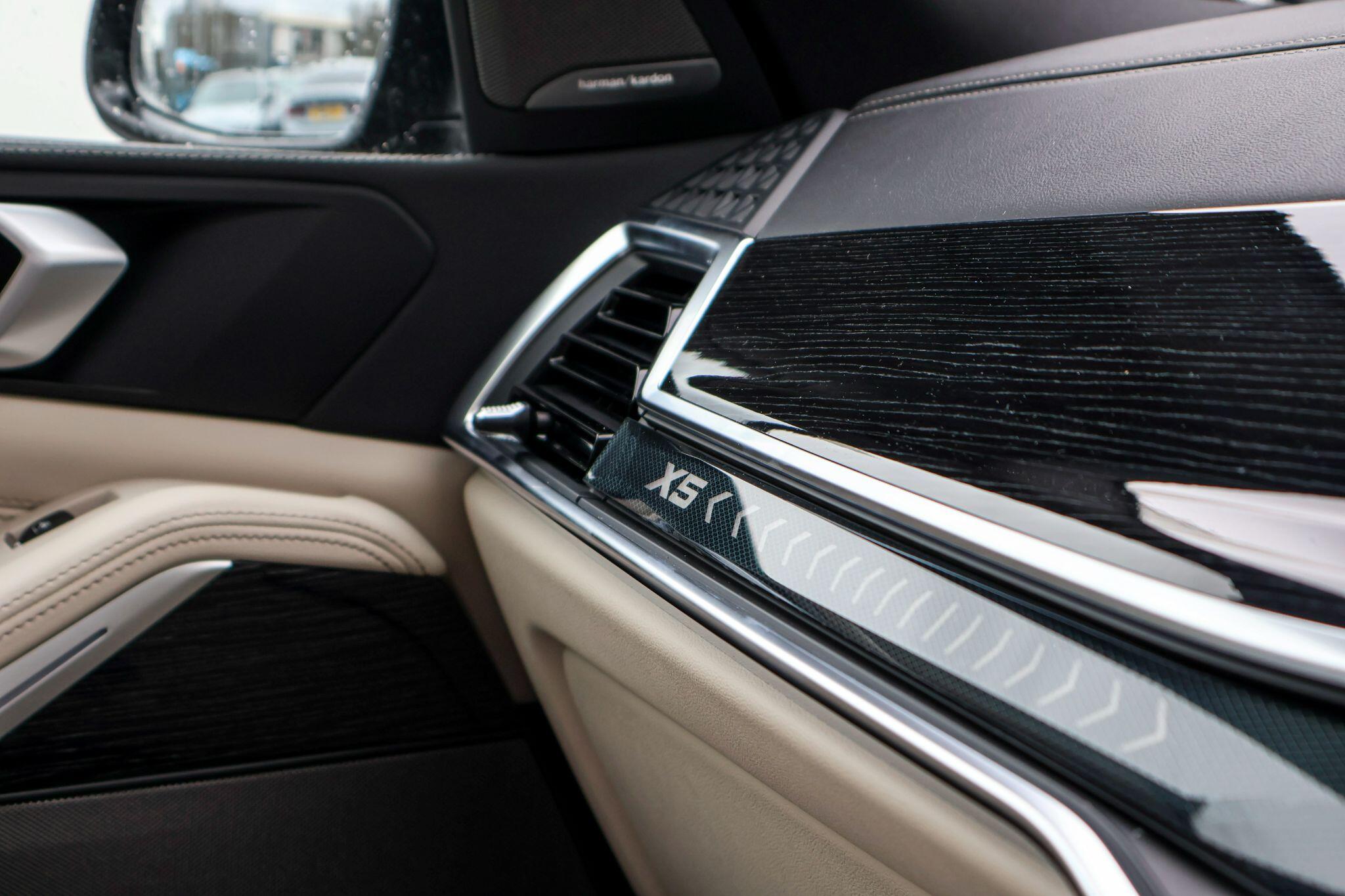 BMW X5 view 25