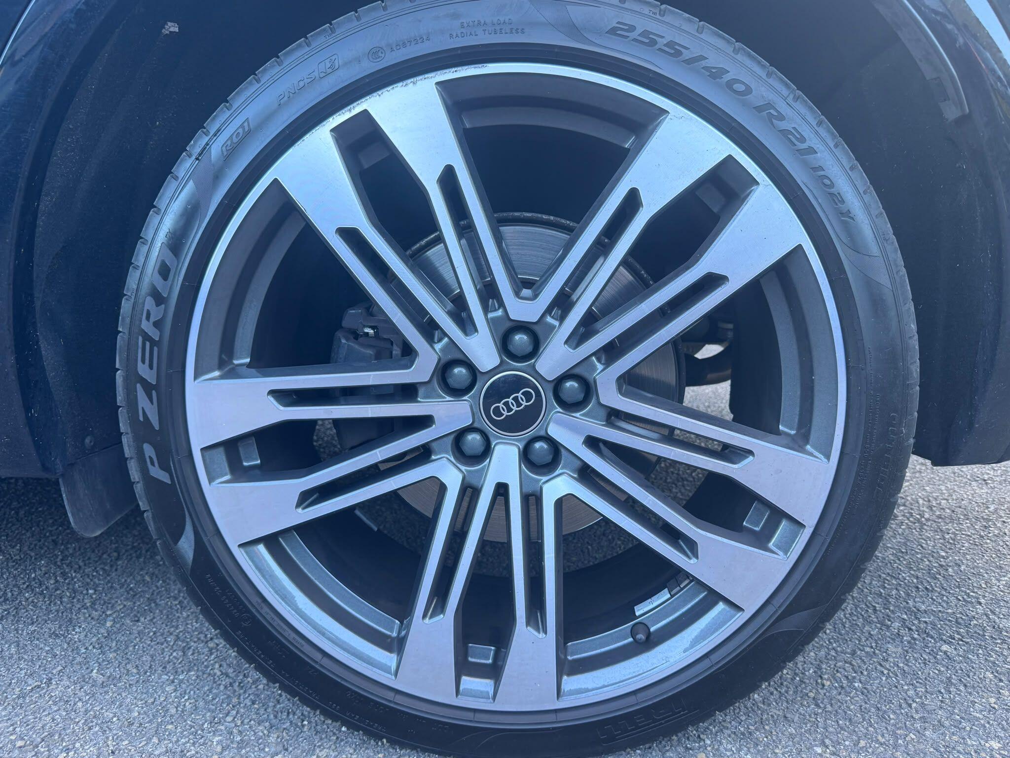 Audi SQ5 view 32