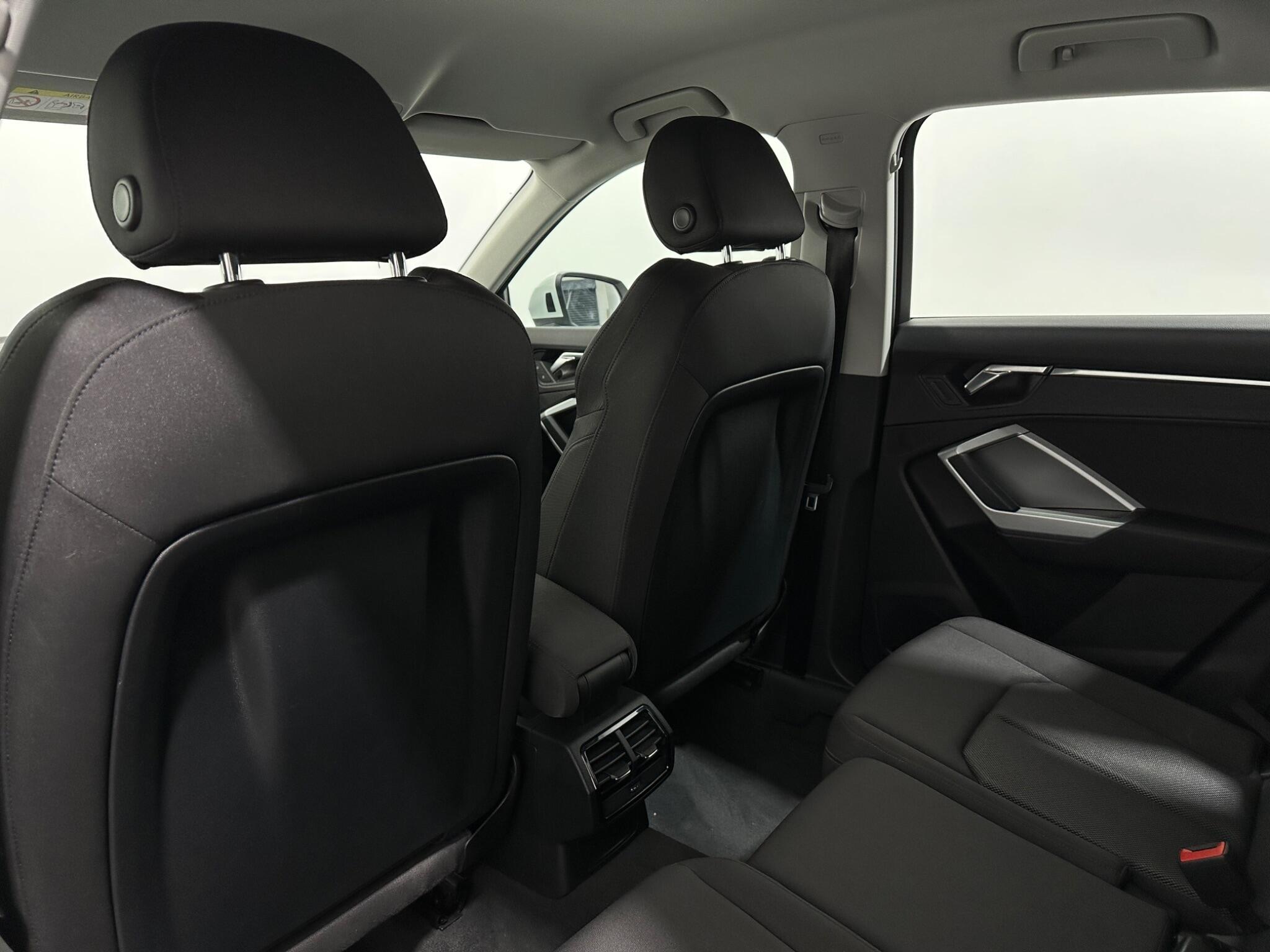 Audi Q3 view 37