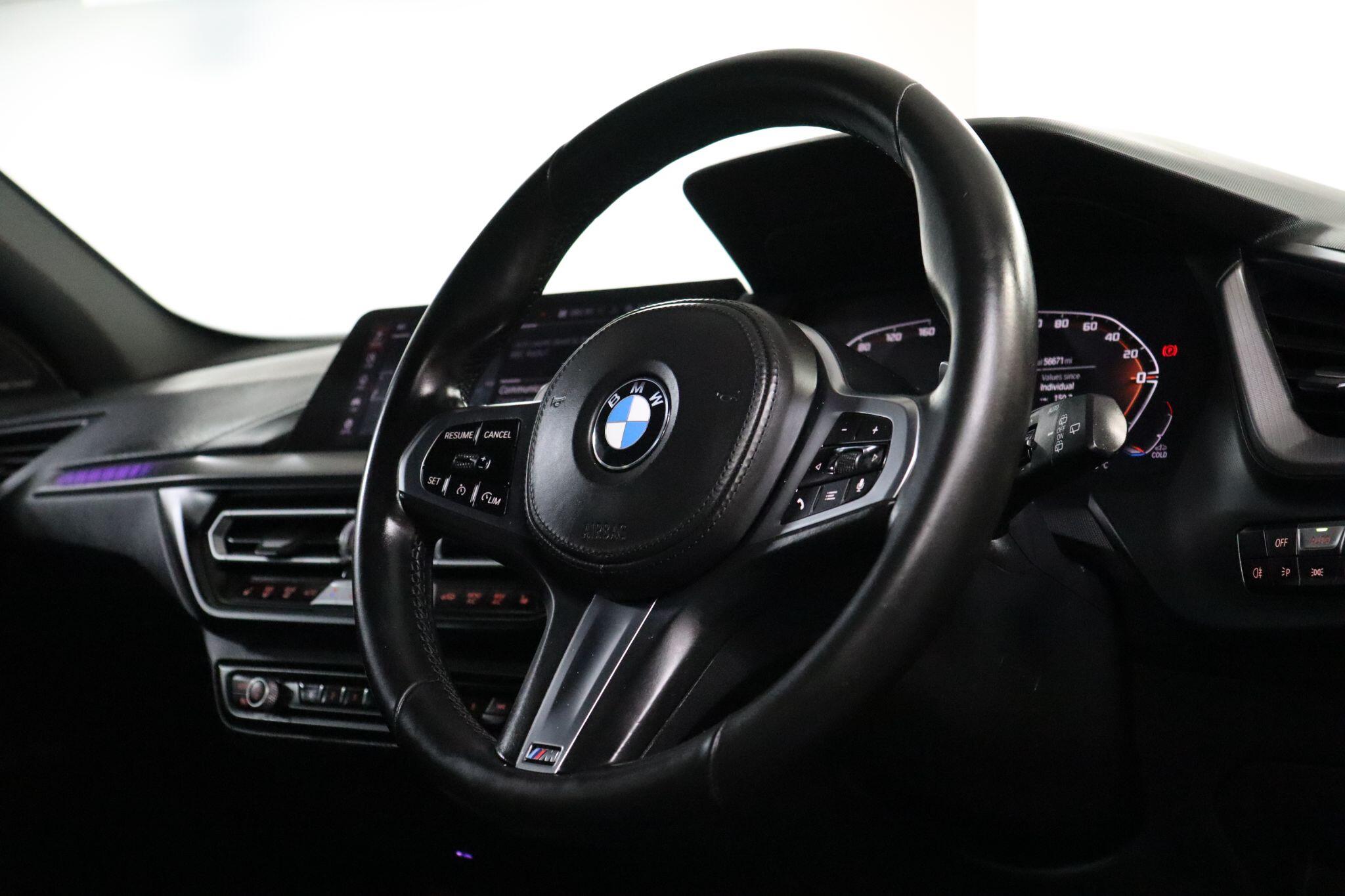 BMW 1 Series view 12