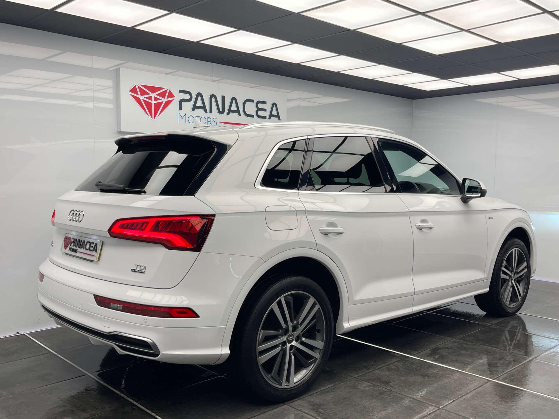 Audi Q5 view 3