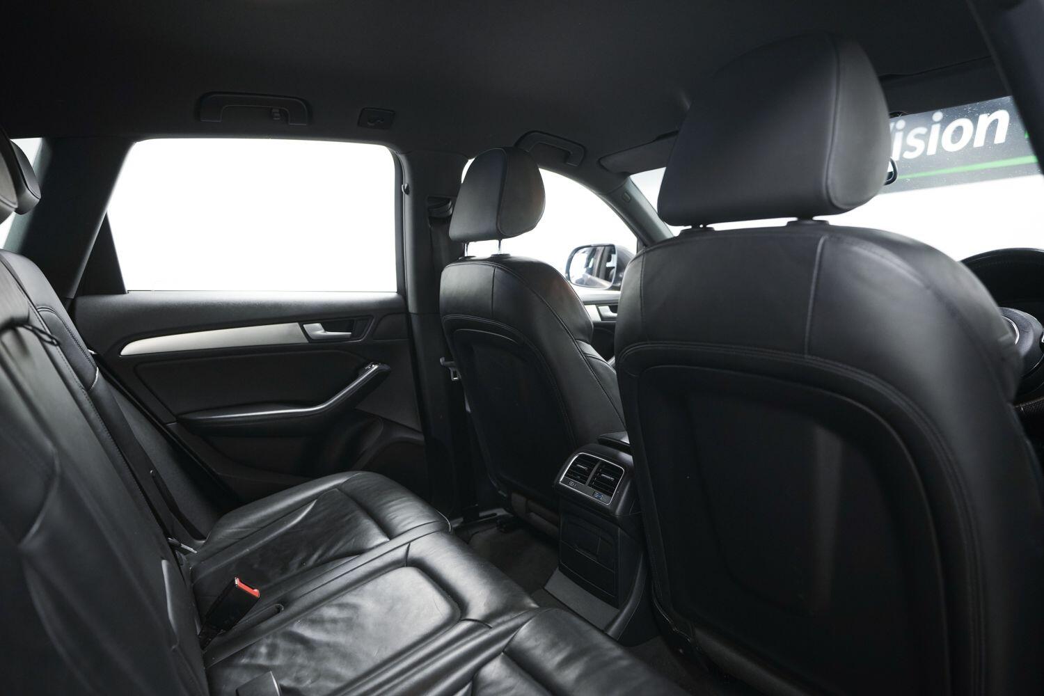 Audi Q5 view 13