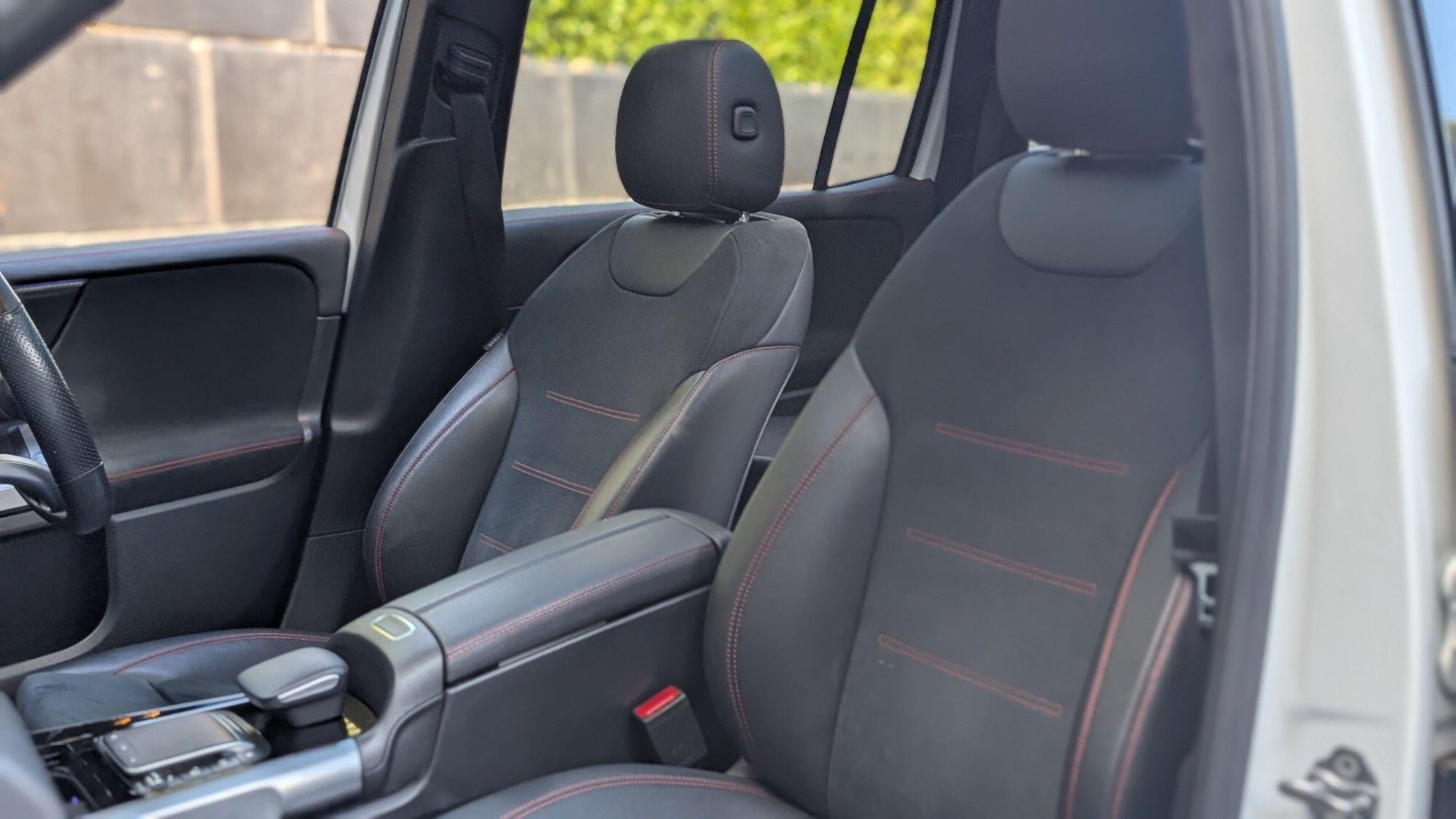 Mercedes-Benz GLB view 12