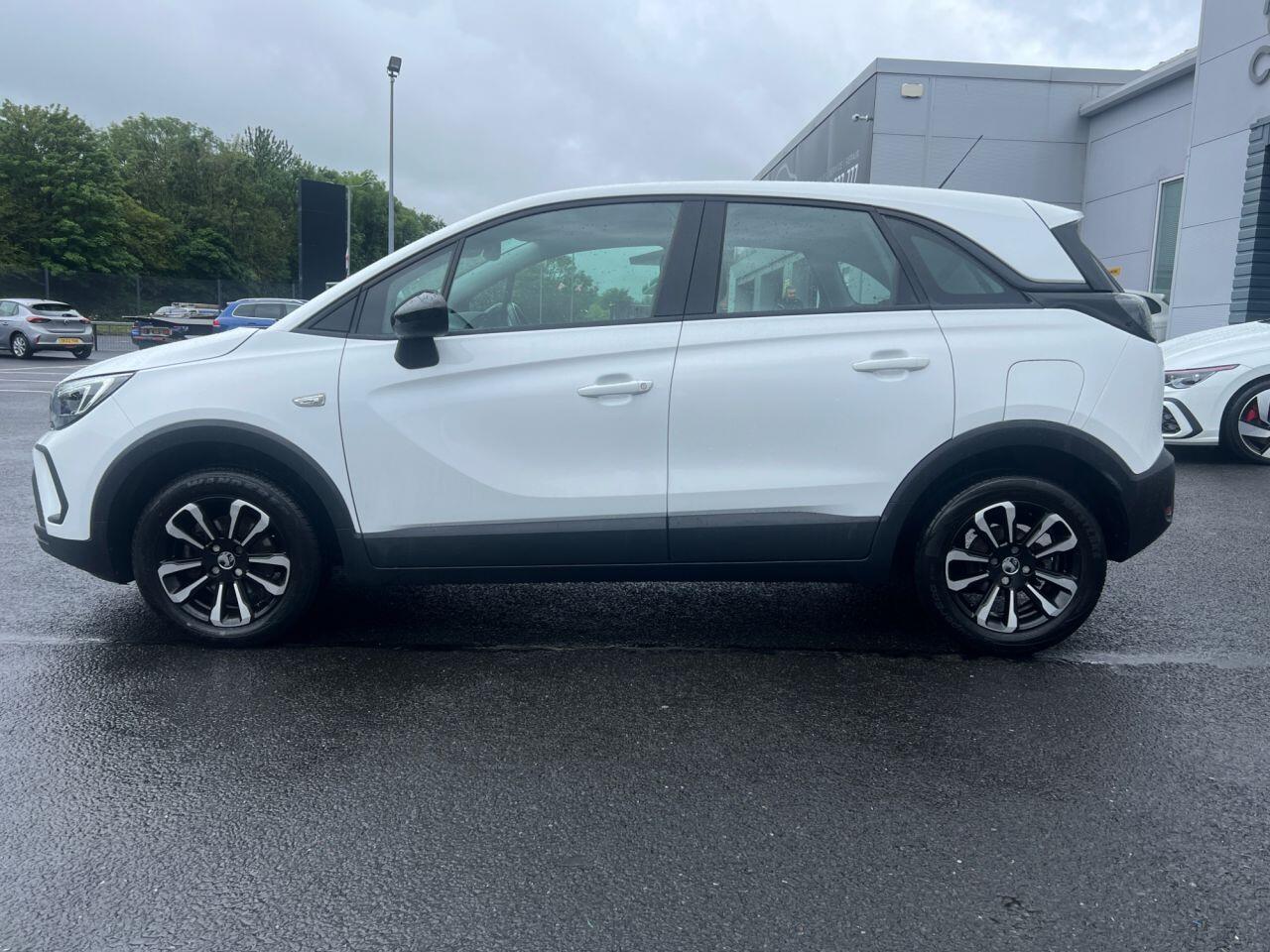 Vauxhall Crossland view 3