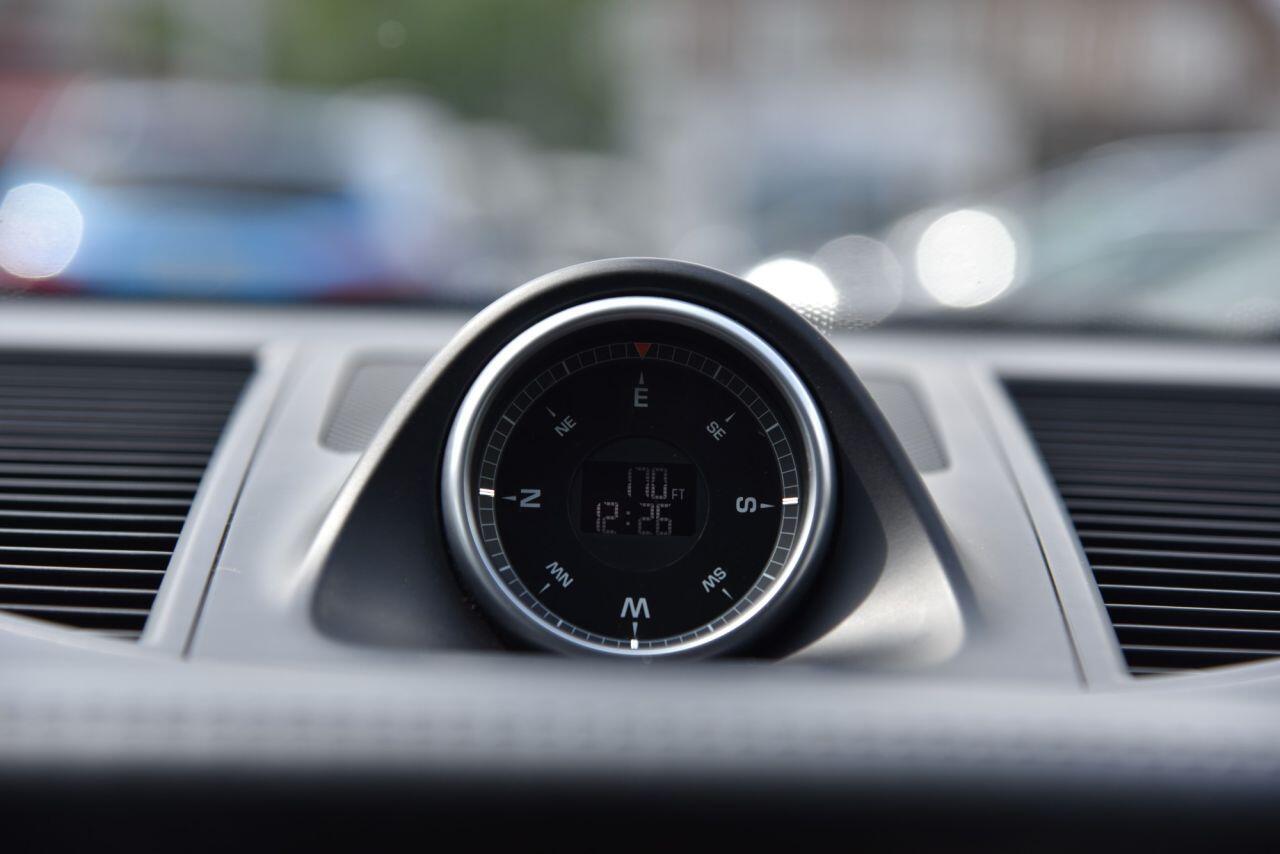 Porsche Macan view 44