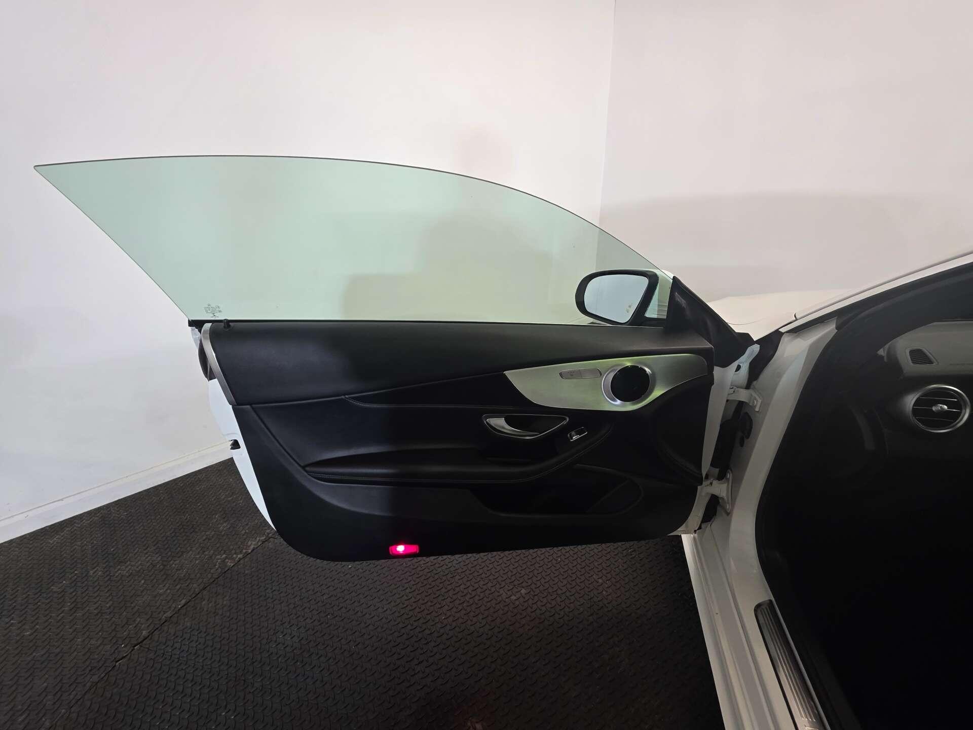 Mercedes-Benz C-Class view 39
