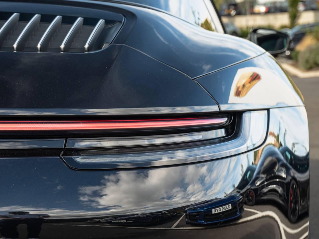 Porsche 911 view 11