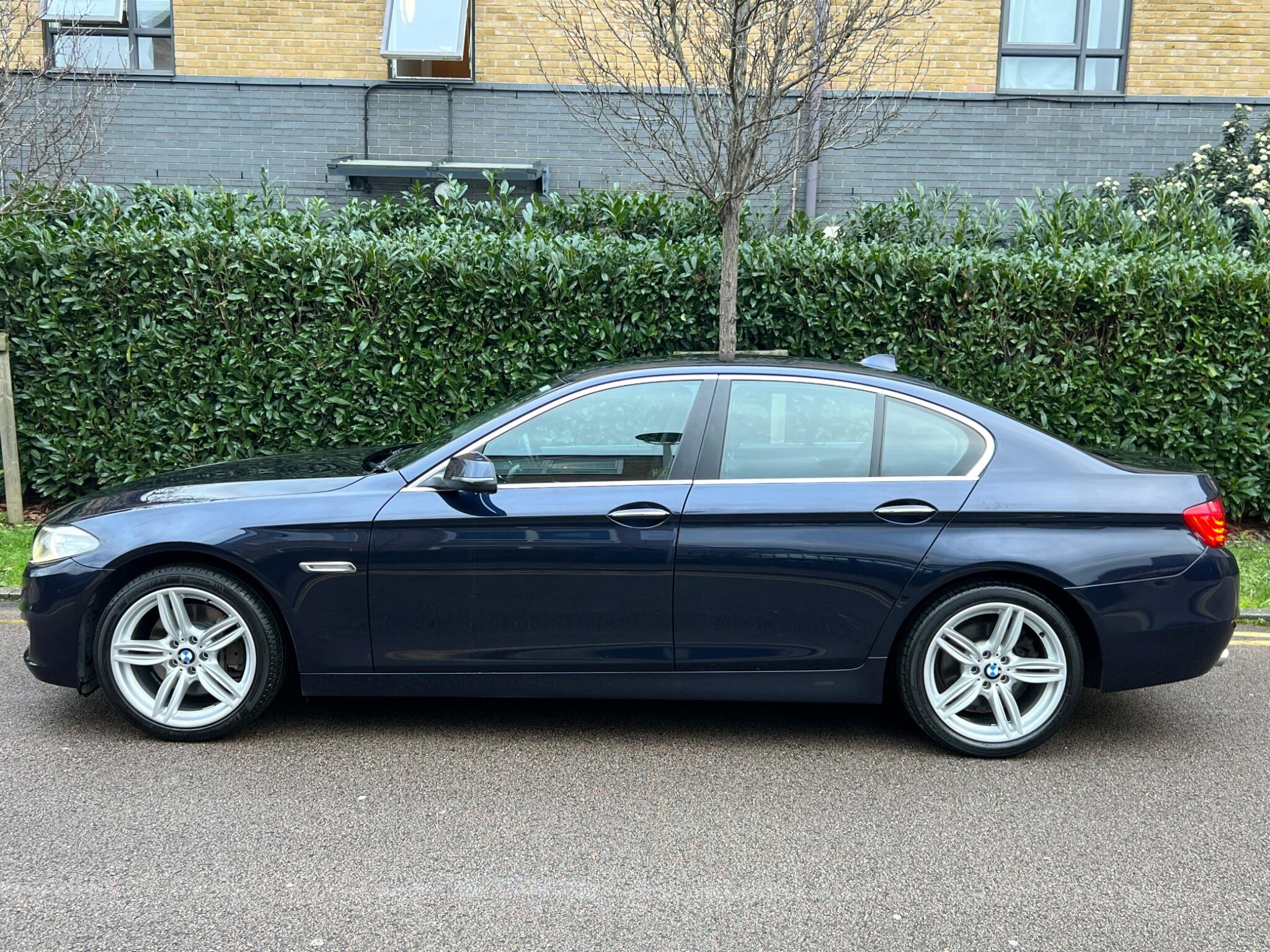 BMW 5 Series view 8
