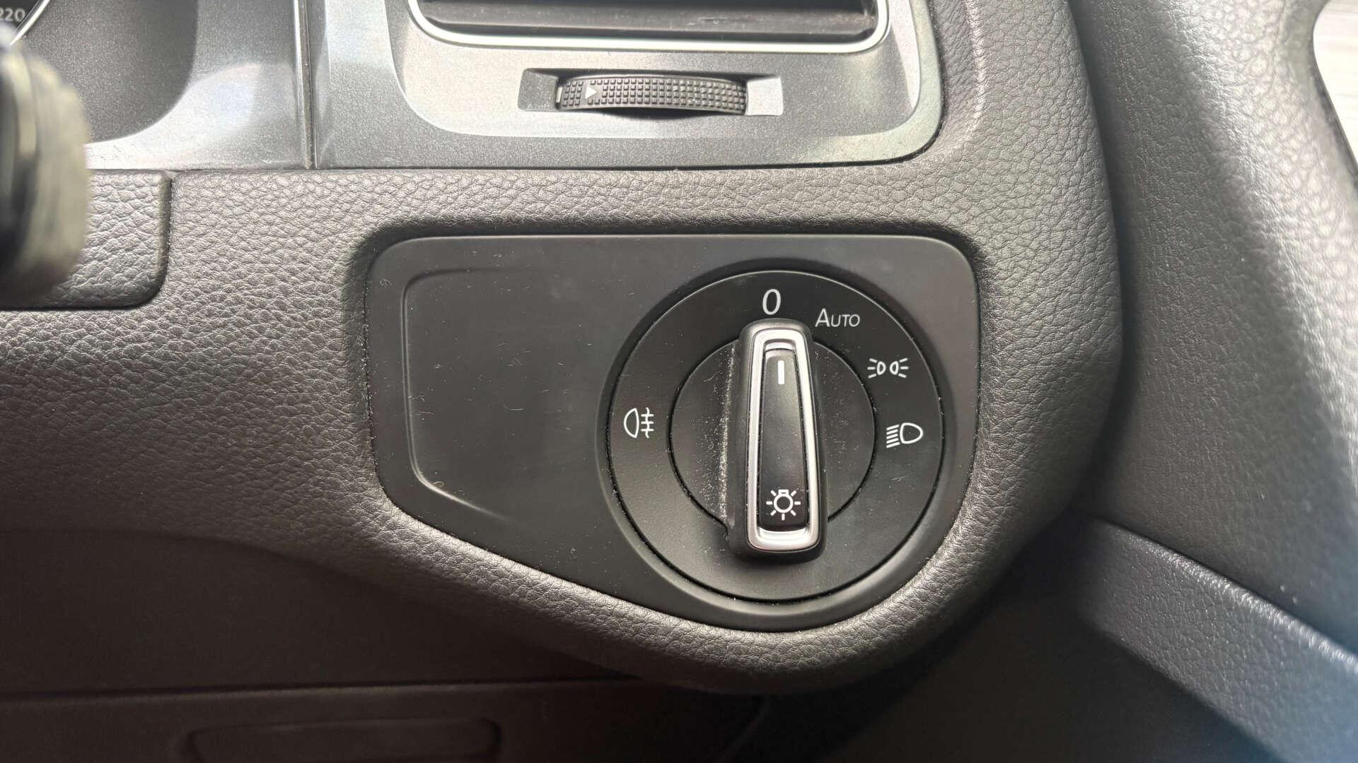 Volkswagen Golf view 20