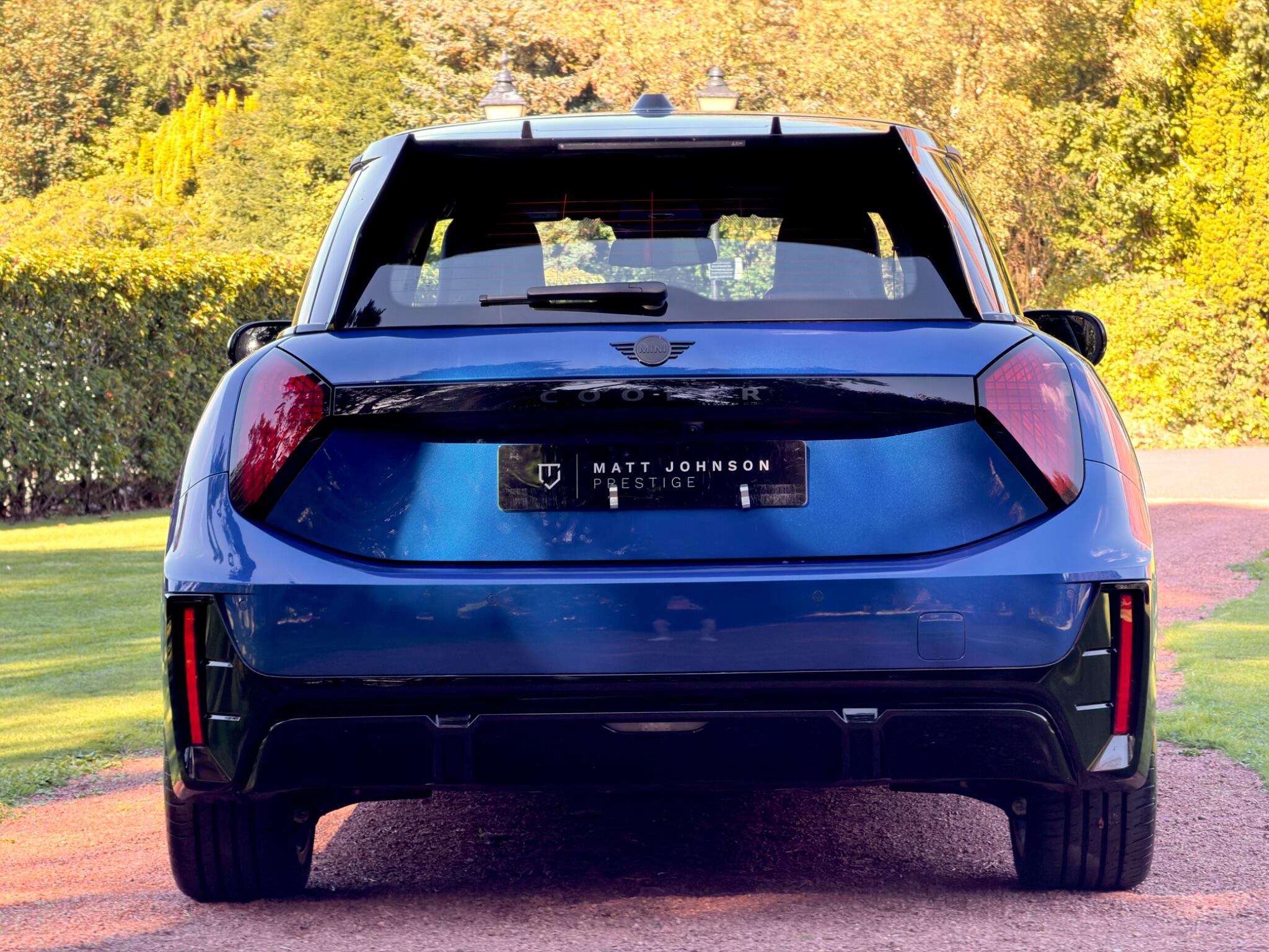 Mini Hatch view 11