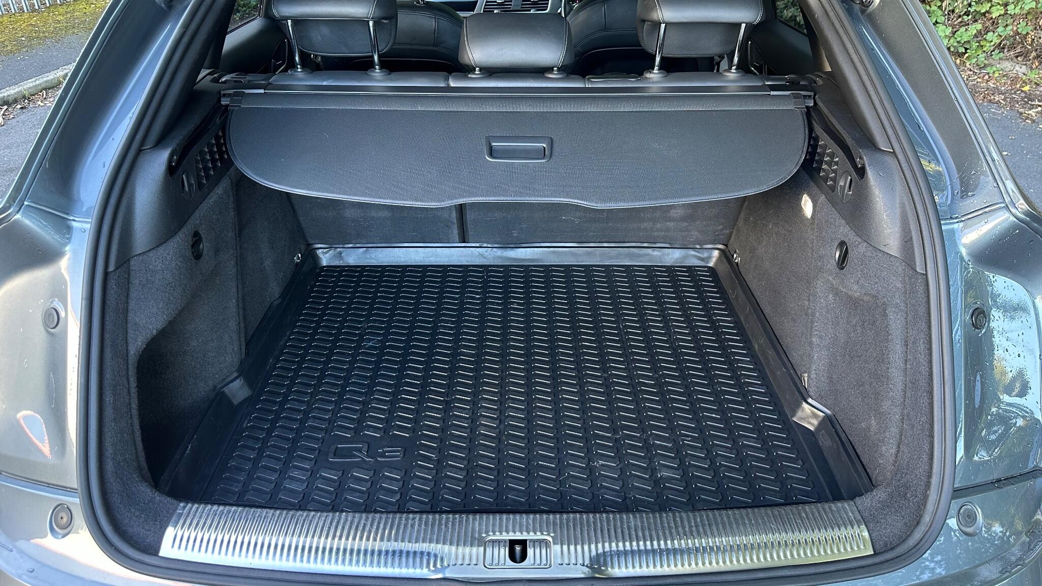 Audi Q3 view 32