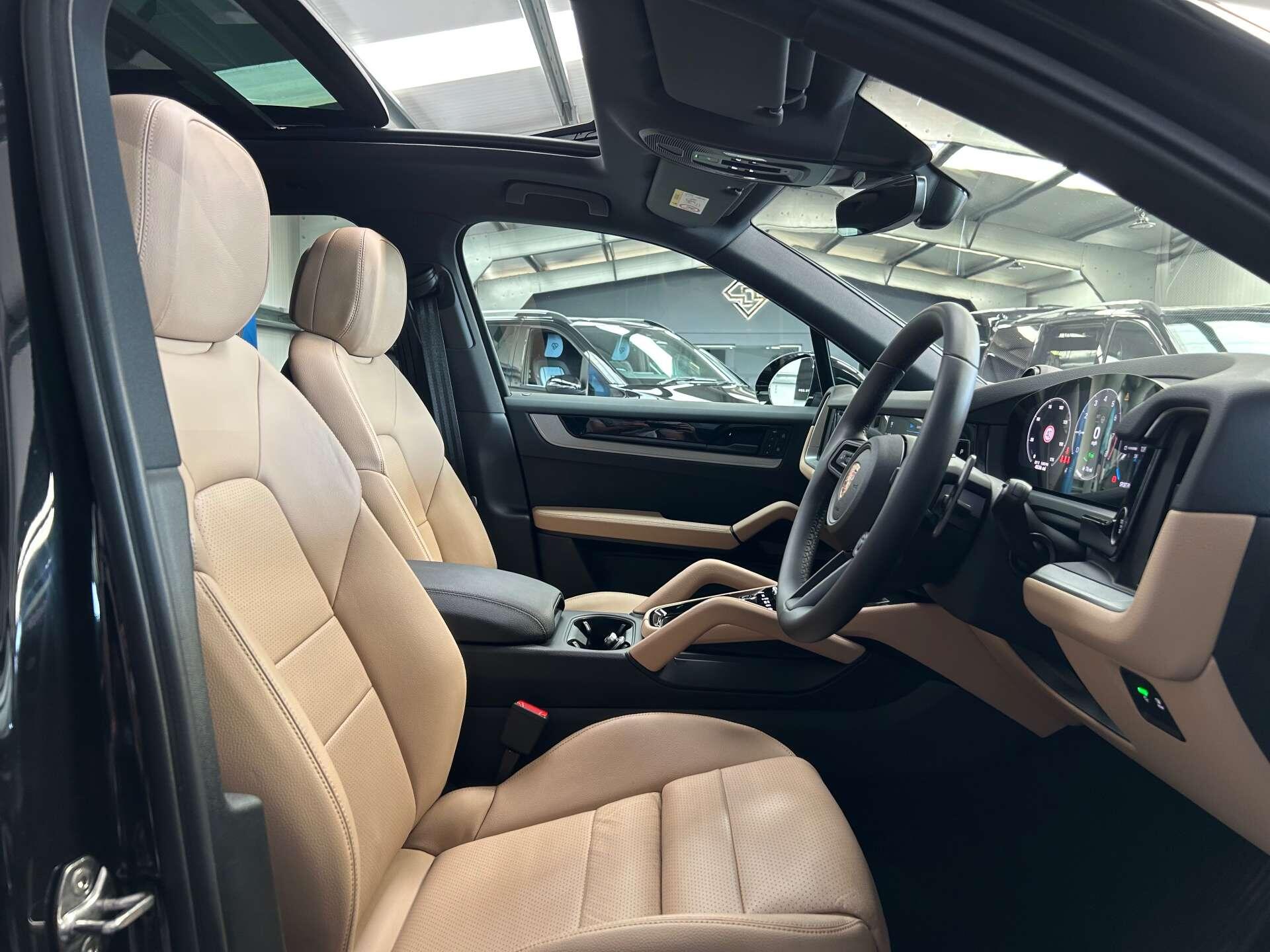 Porsche Cayenne view 30
