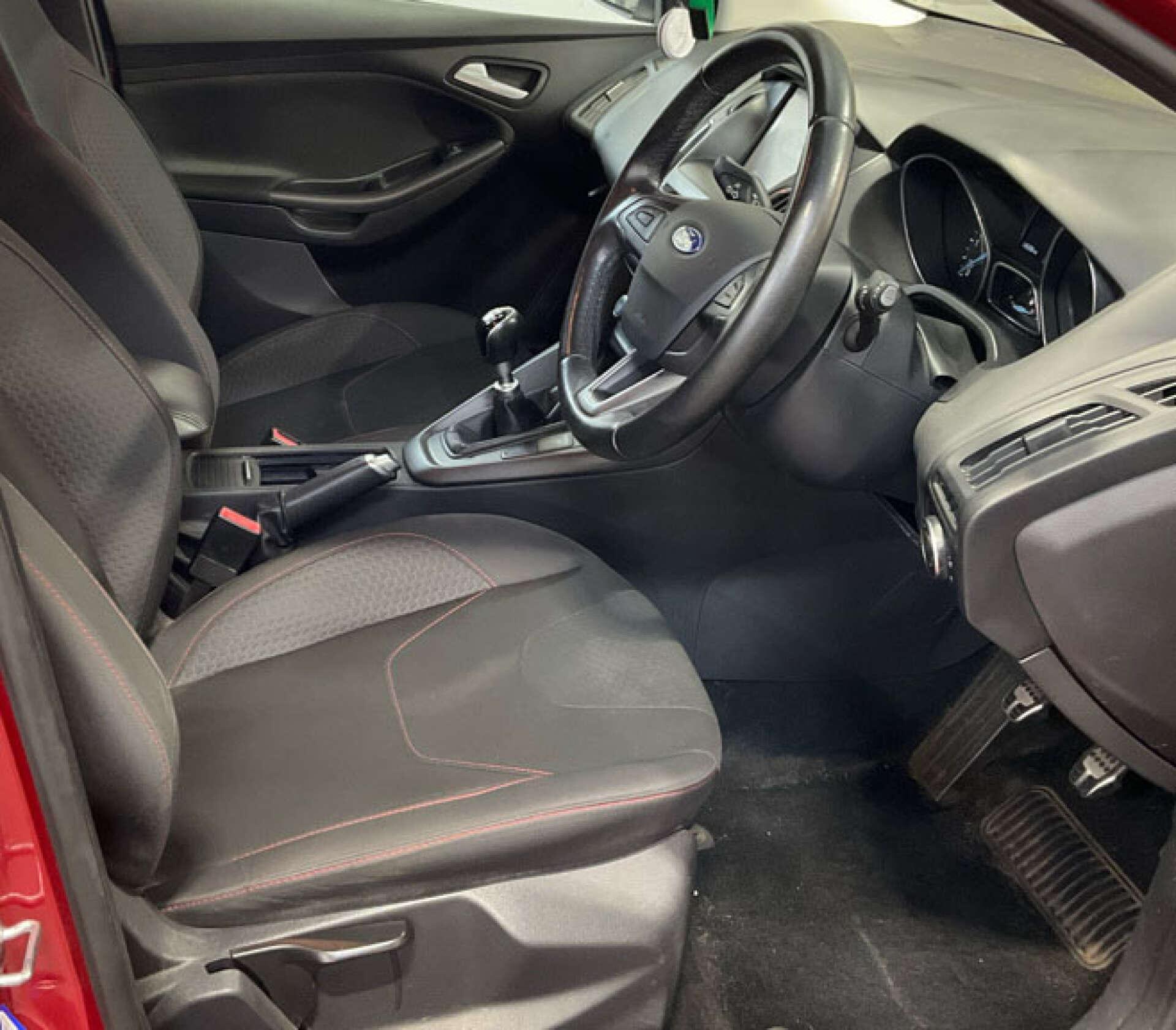 Ford Focus view 4