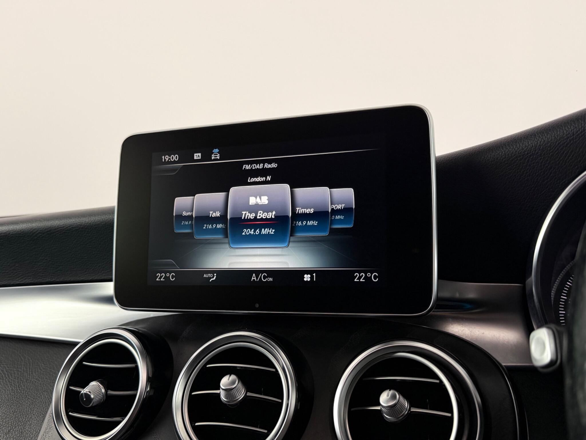 Mercedes-Benz GLC view 29