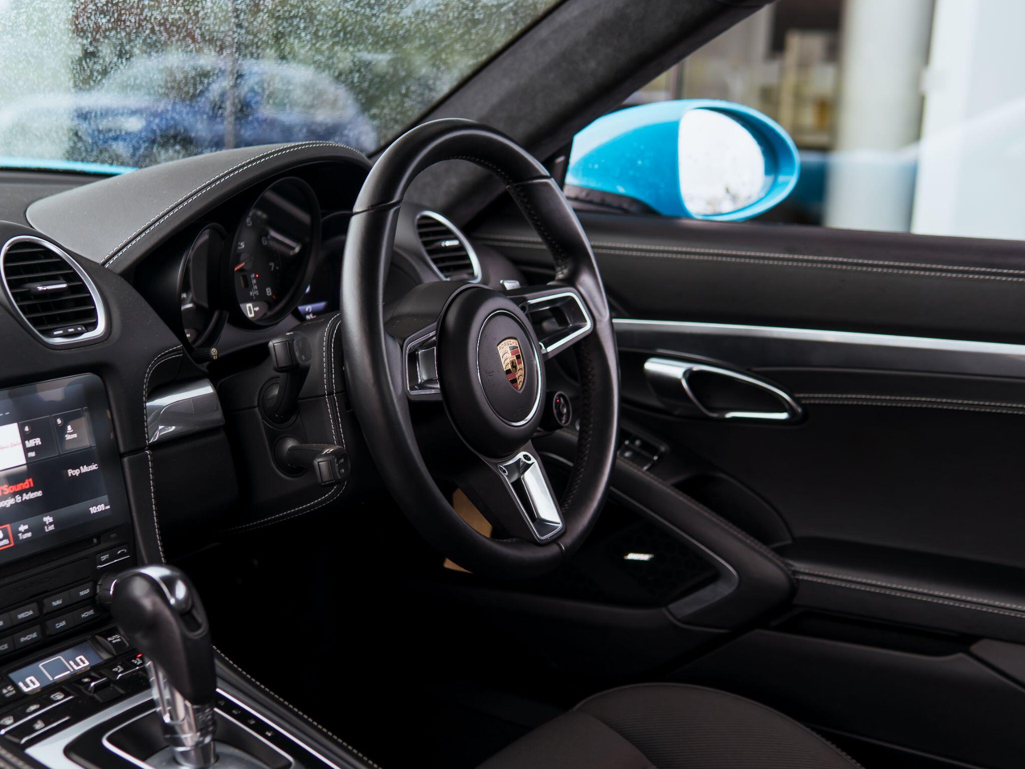 Porsche Cayman view 12