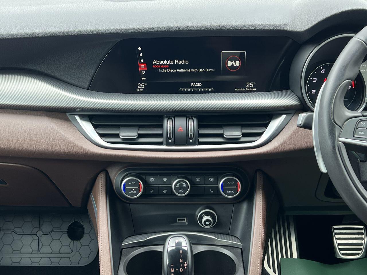 Alfa Romeo Stelvio view 40