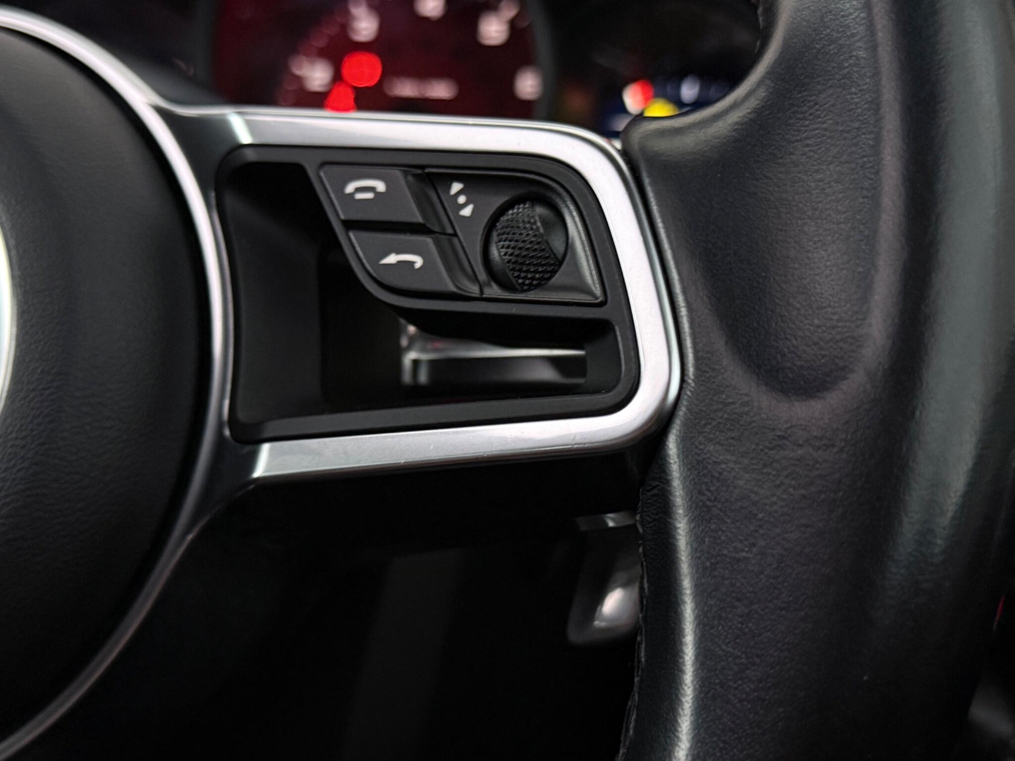 Porsche Macan view 15