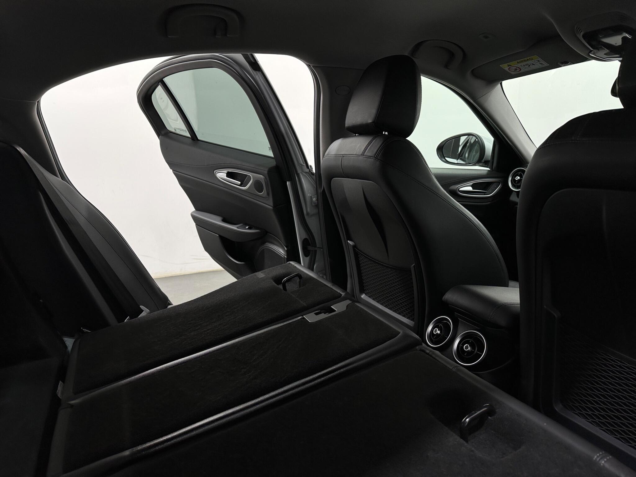 Alfa Romeo Giulia view 44