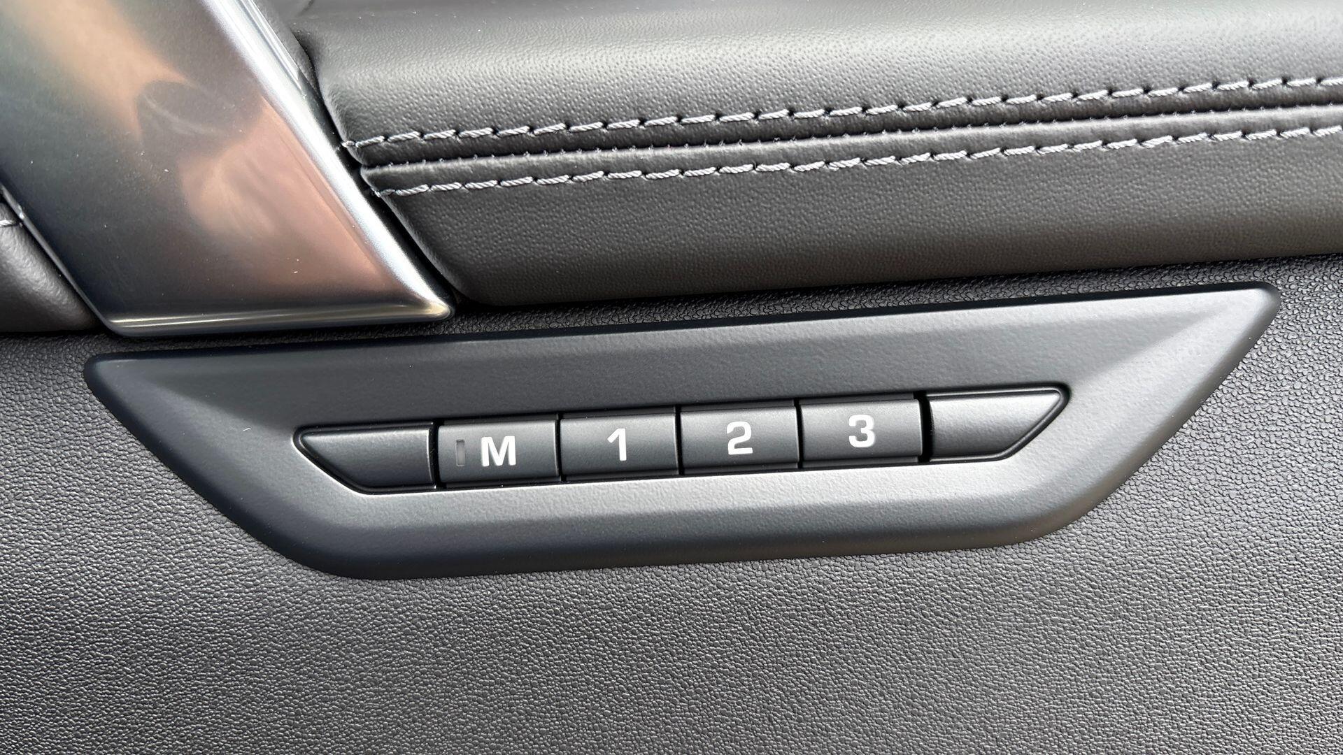 Land Rover Discovery Sport view 42
