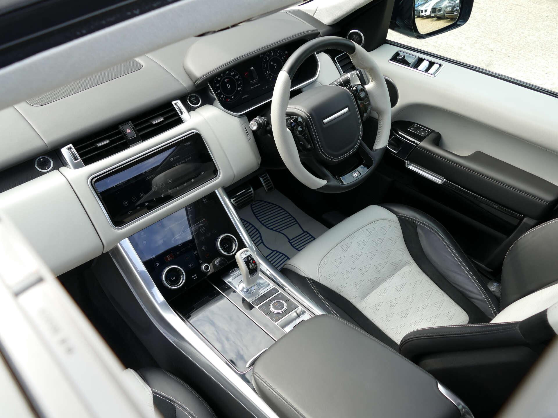 Land Rover Range Rover Sport view 3