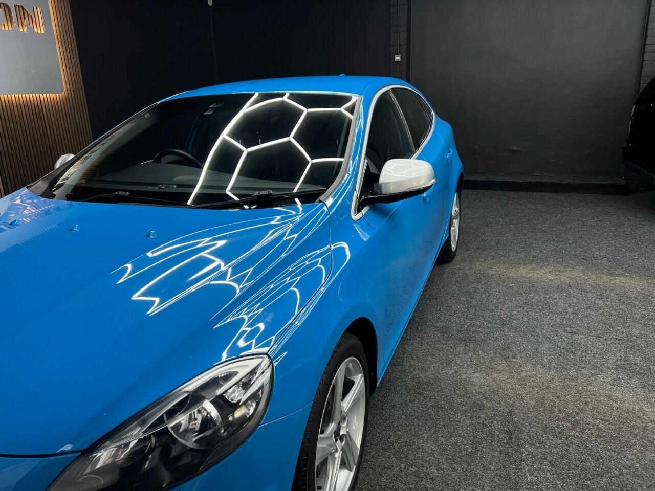 Volvo V40 view 23
