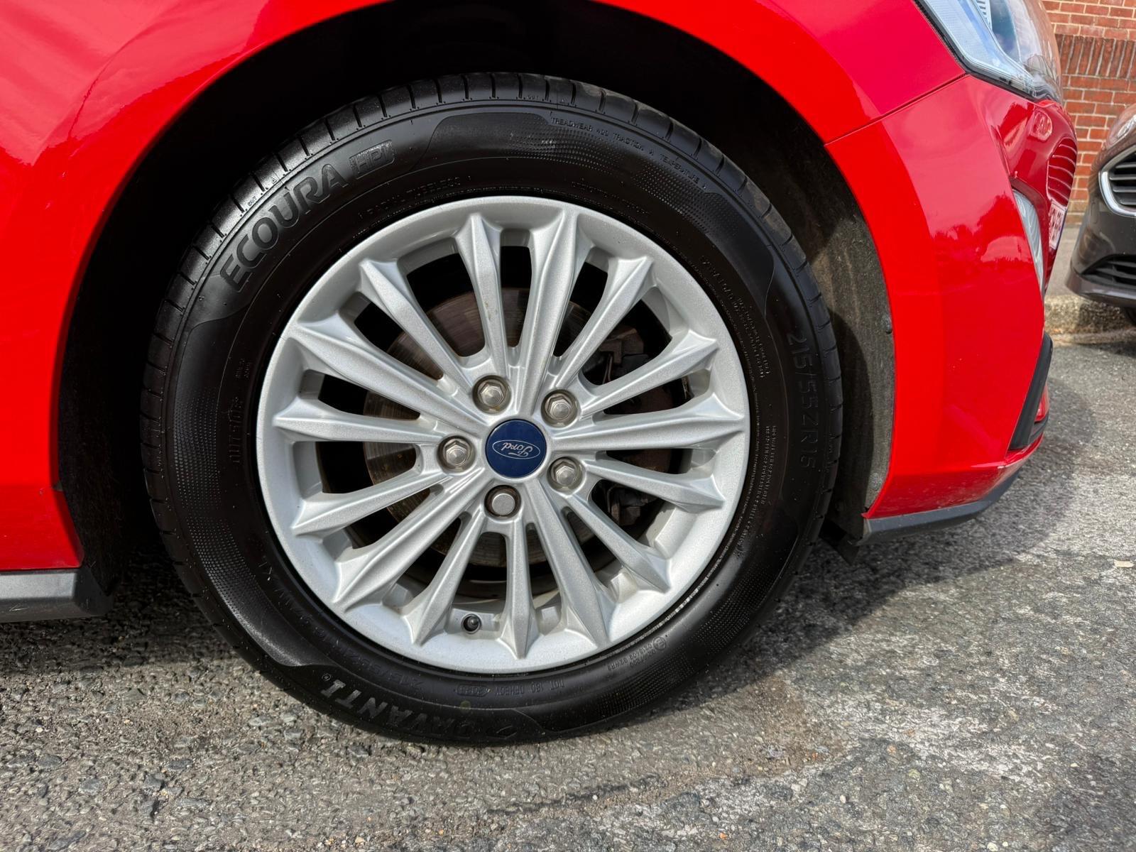 Ford Focus view 18