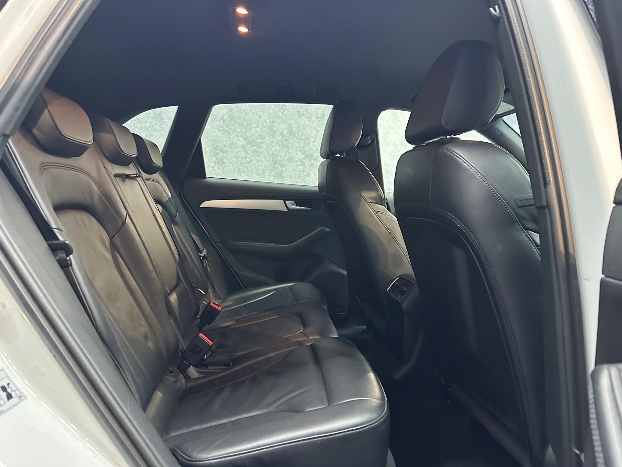 Audi Q5 view 8