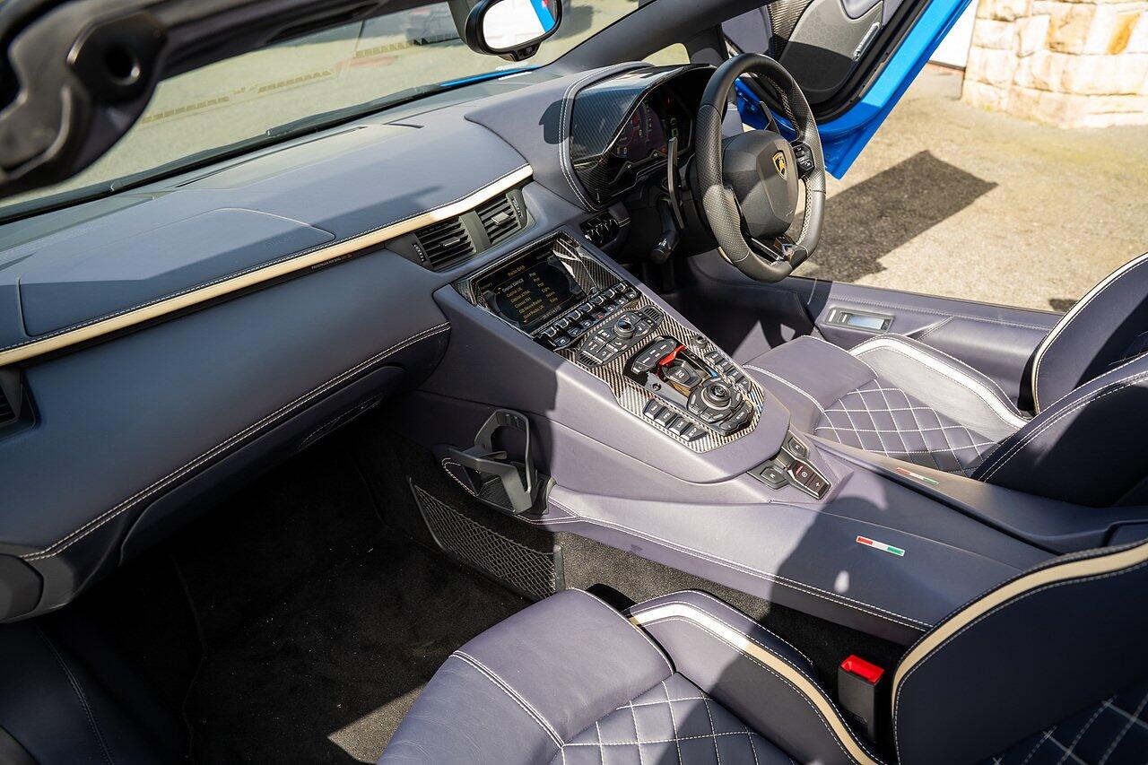 Lamborghini Aventador view 59