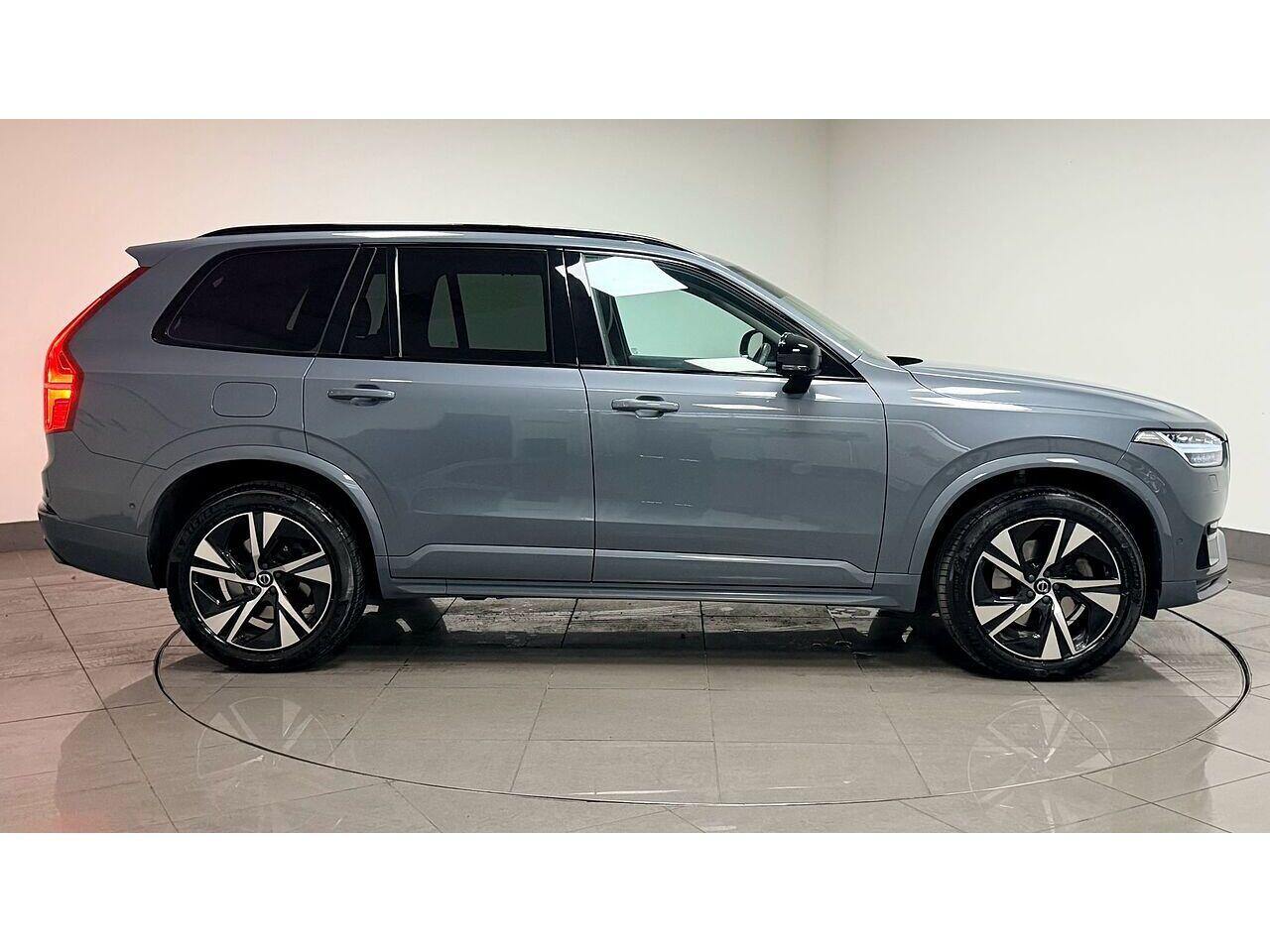 Volvo XC90 view 9