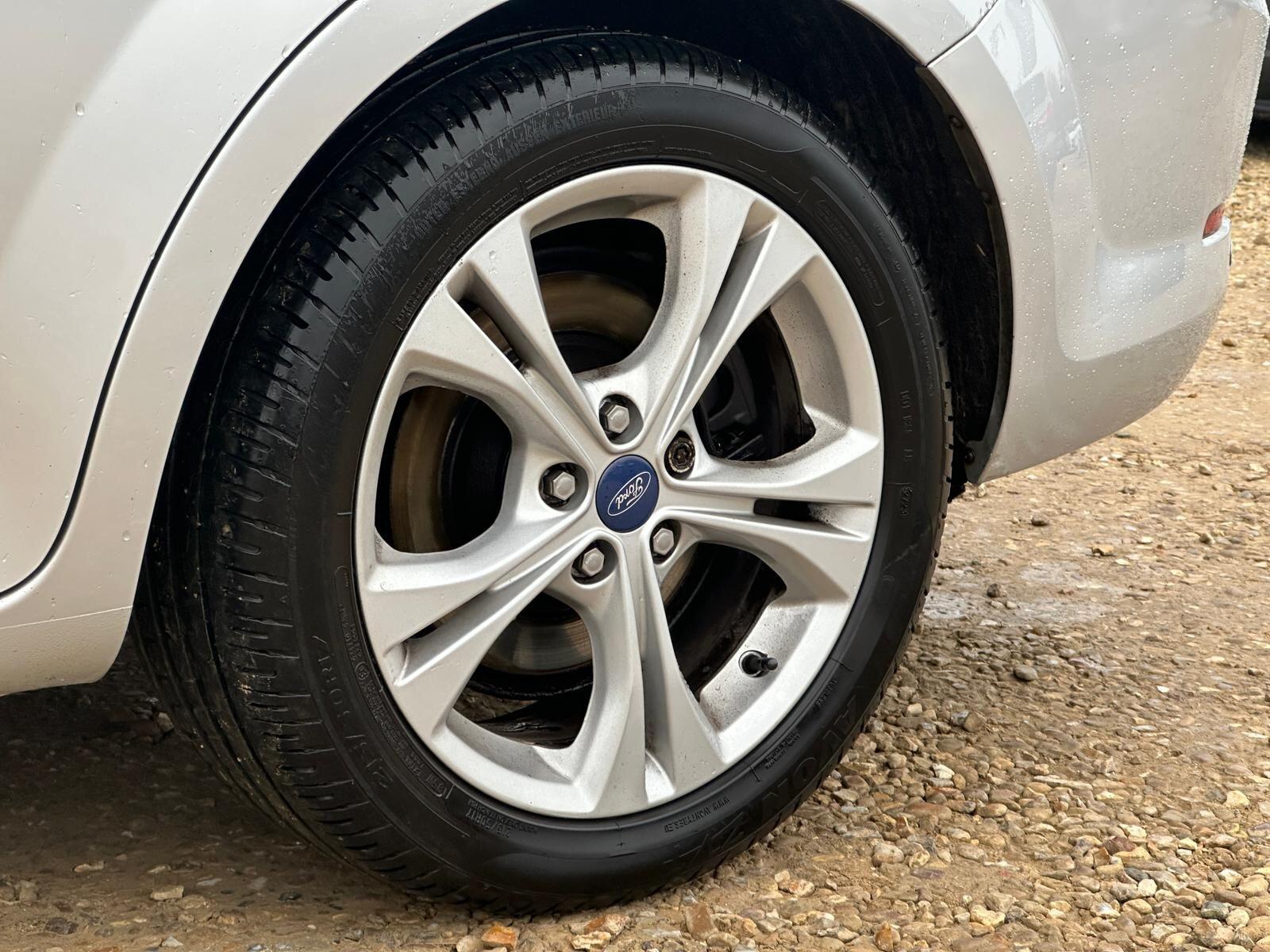 Ford Mondeo view 22