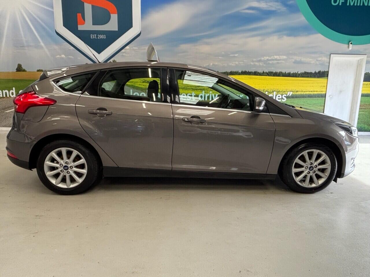 Ford Focus view 4