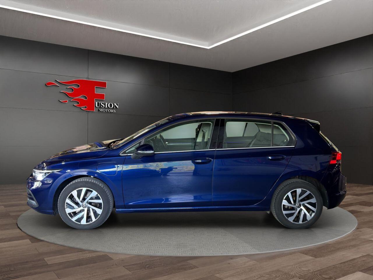 Volkswagen Golf view 4