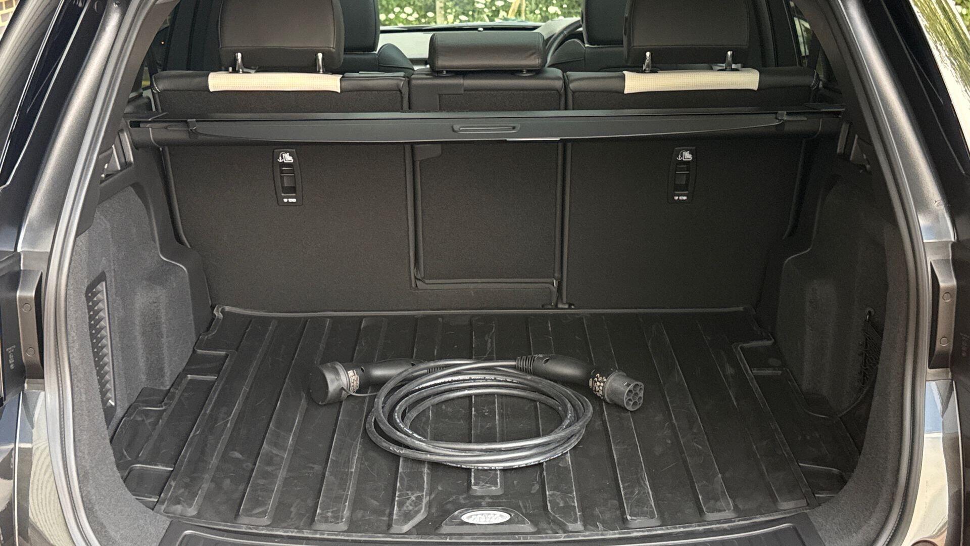 Land Rover Discovery Sport view 11