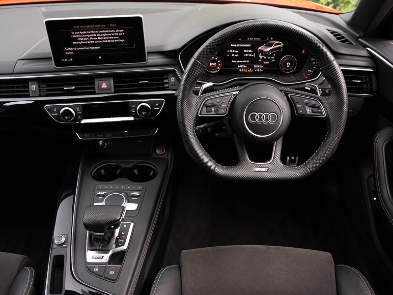 Audi RS4 view 7
