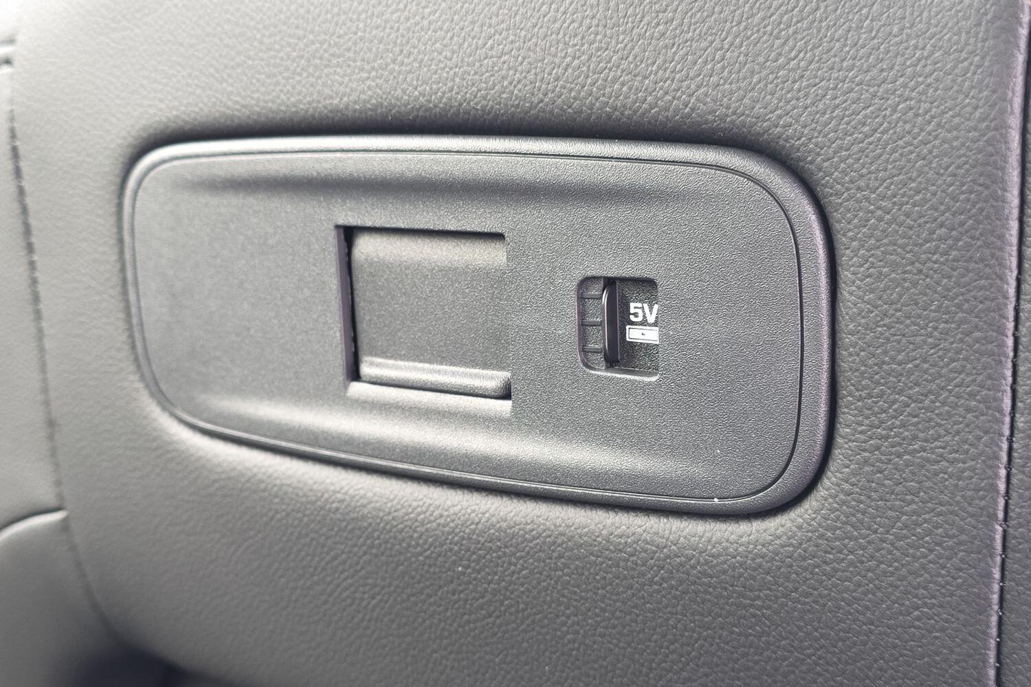 Land Rover Discovery Sport view 27