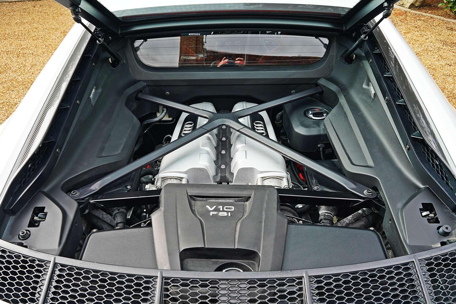 Audi R8 view 16
