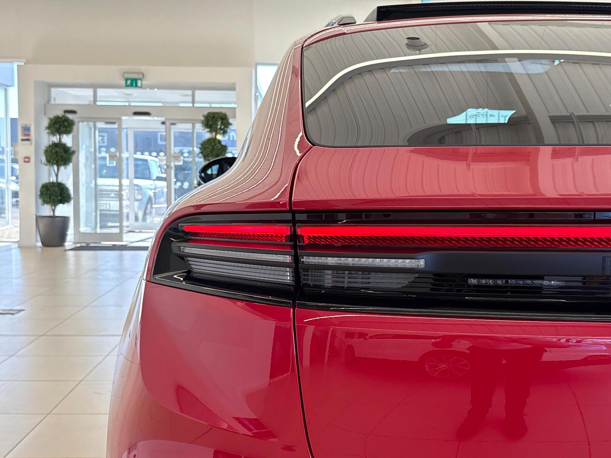 Porsche Macan view 23