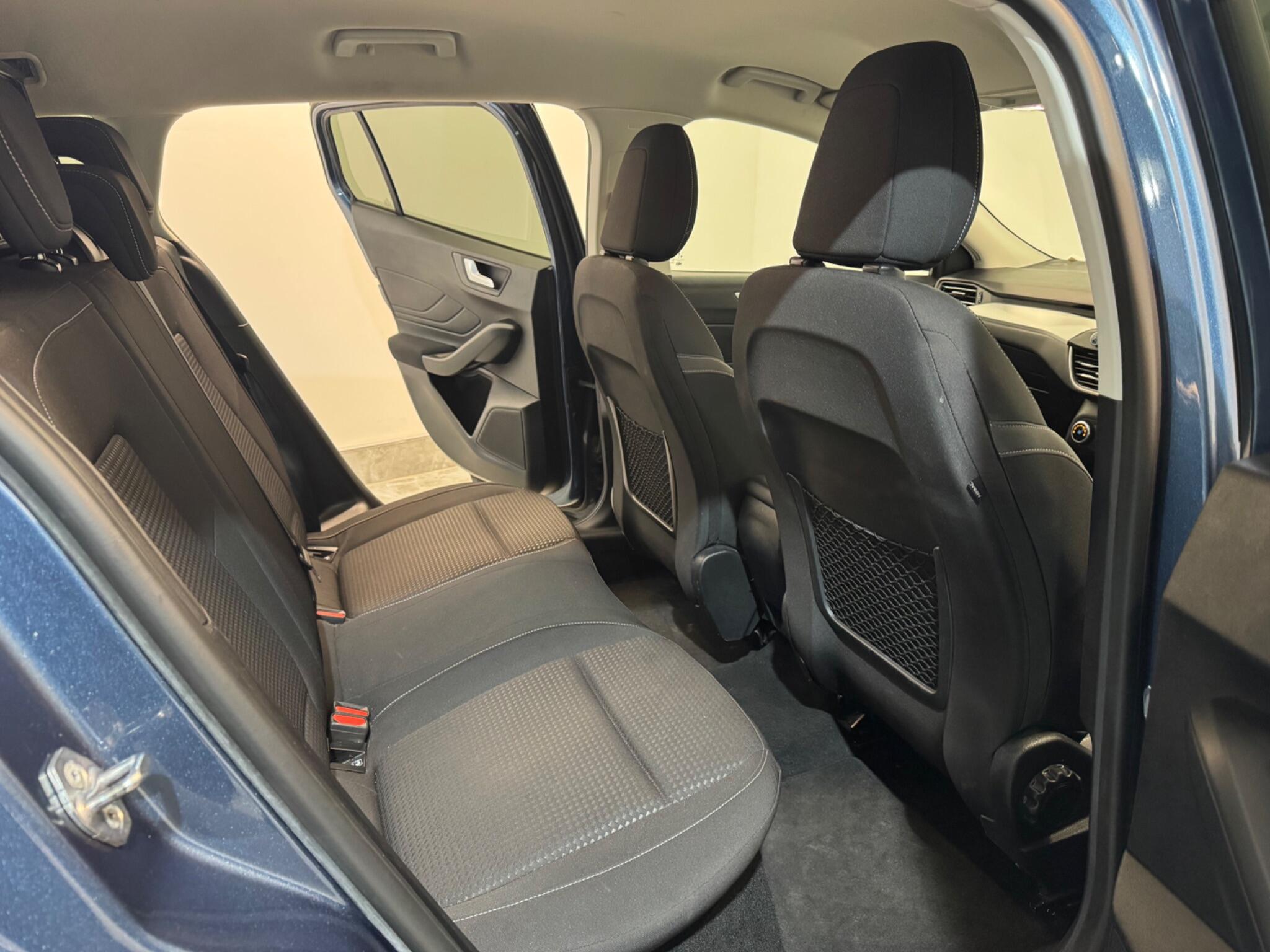 Ford Focus view 33